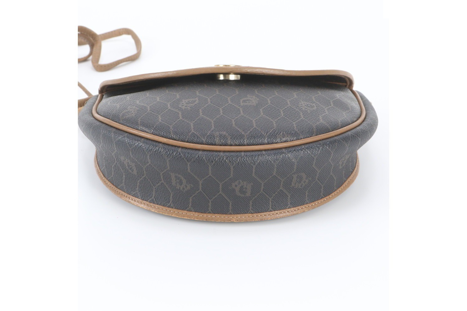 Honeycomb pattern leather shoulder bag, crossbody bag. — view 6