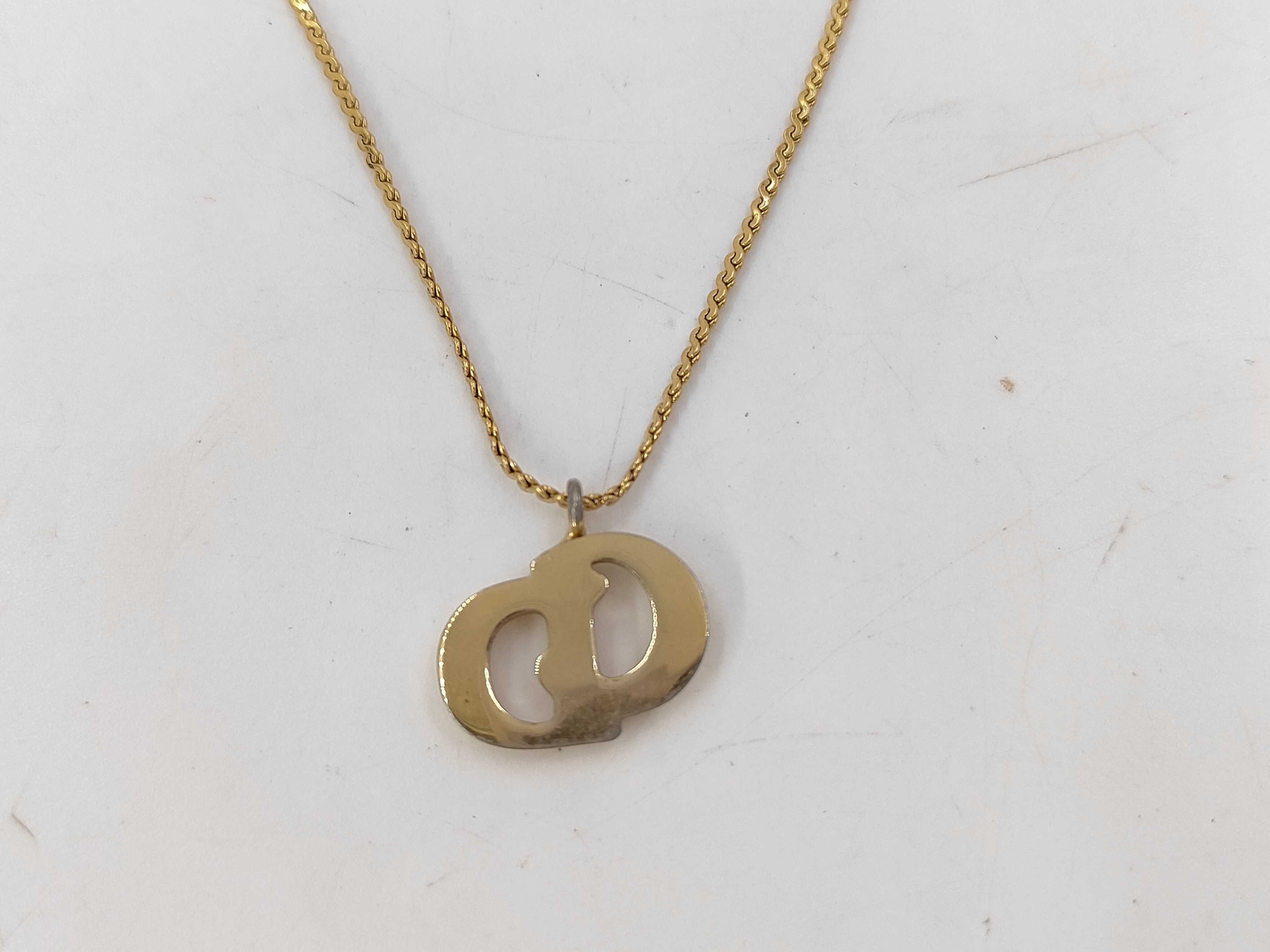 gold necklace — view 2