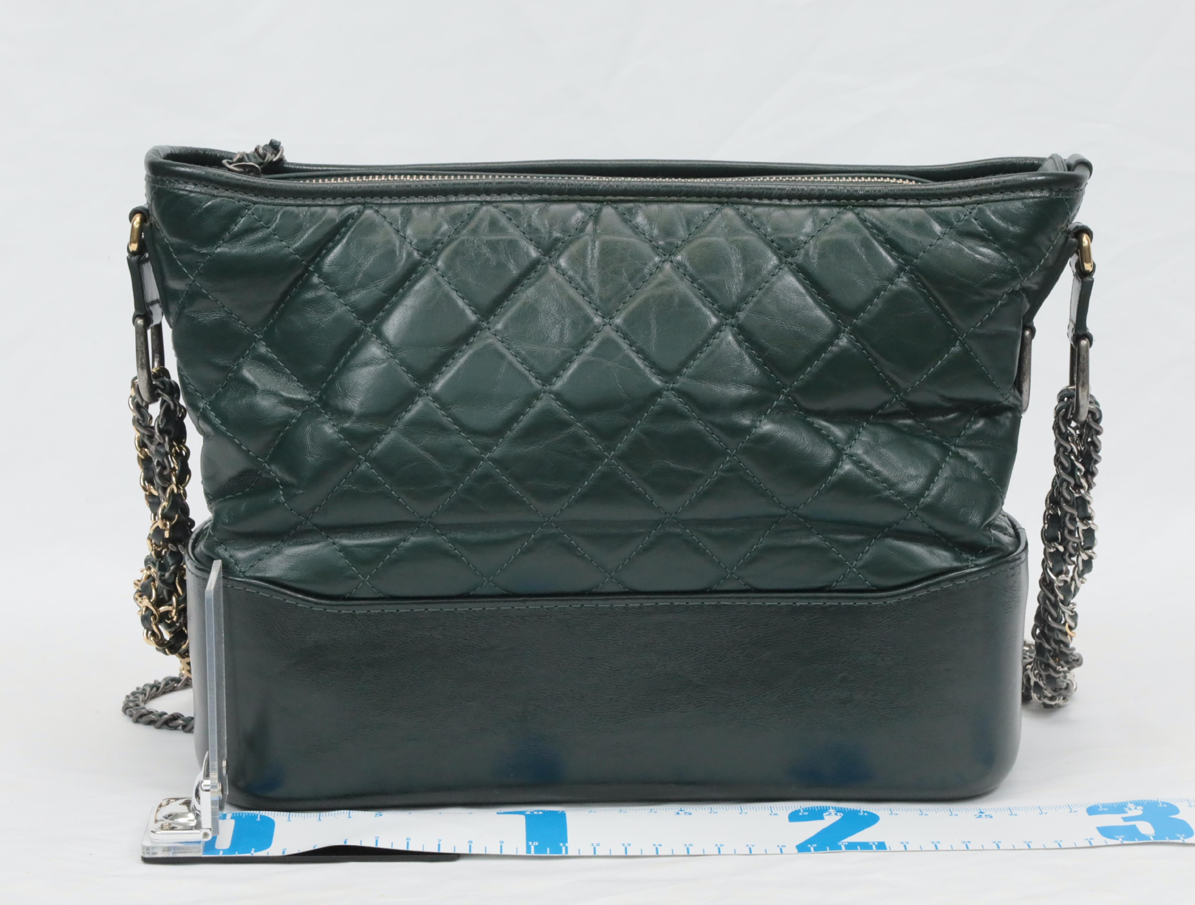 Gabrielle de Chanel Vintage Calfskin Green Shoulder Bag — view 2