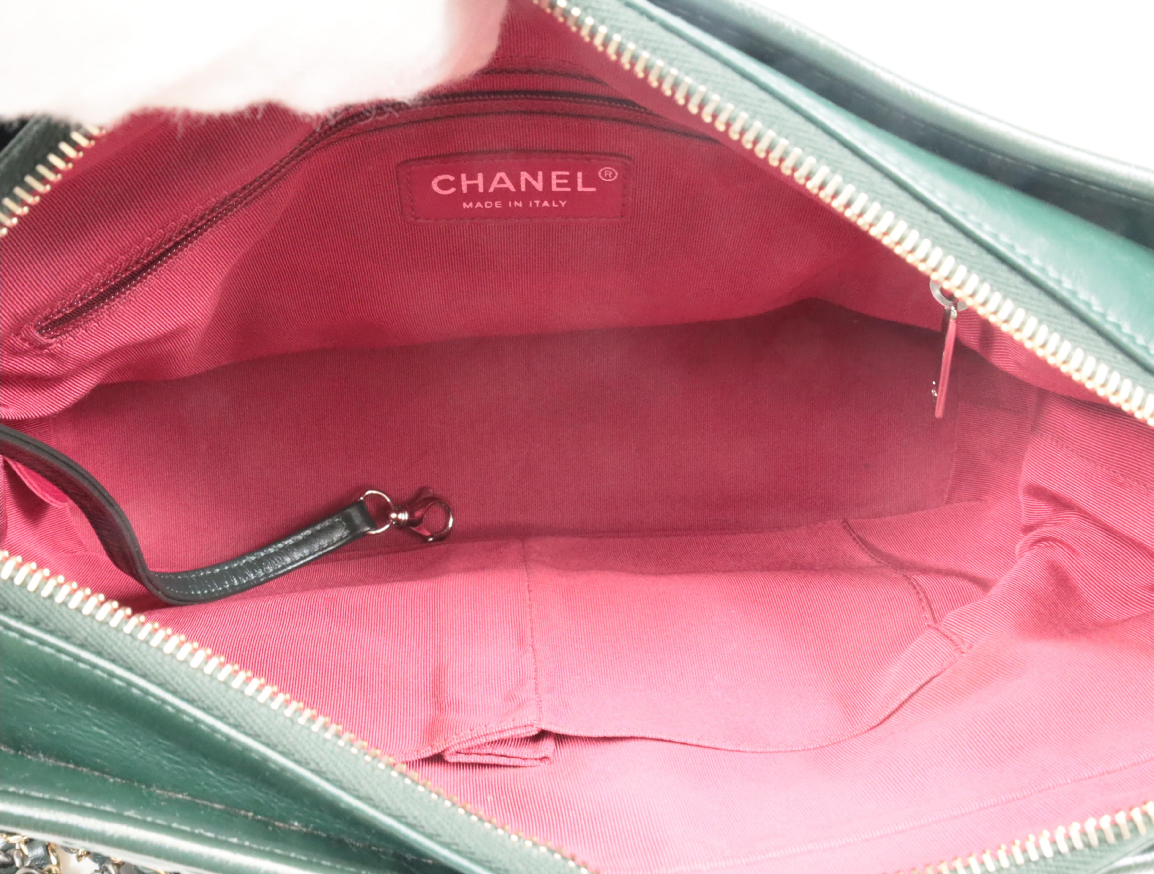Gabrielle de Chanel Vintage Calfskin Green Shoulder Bag — view 14
