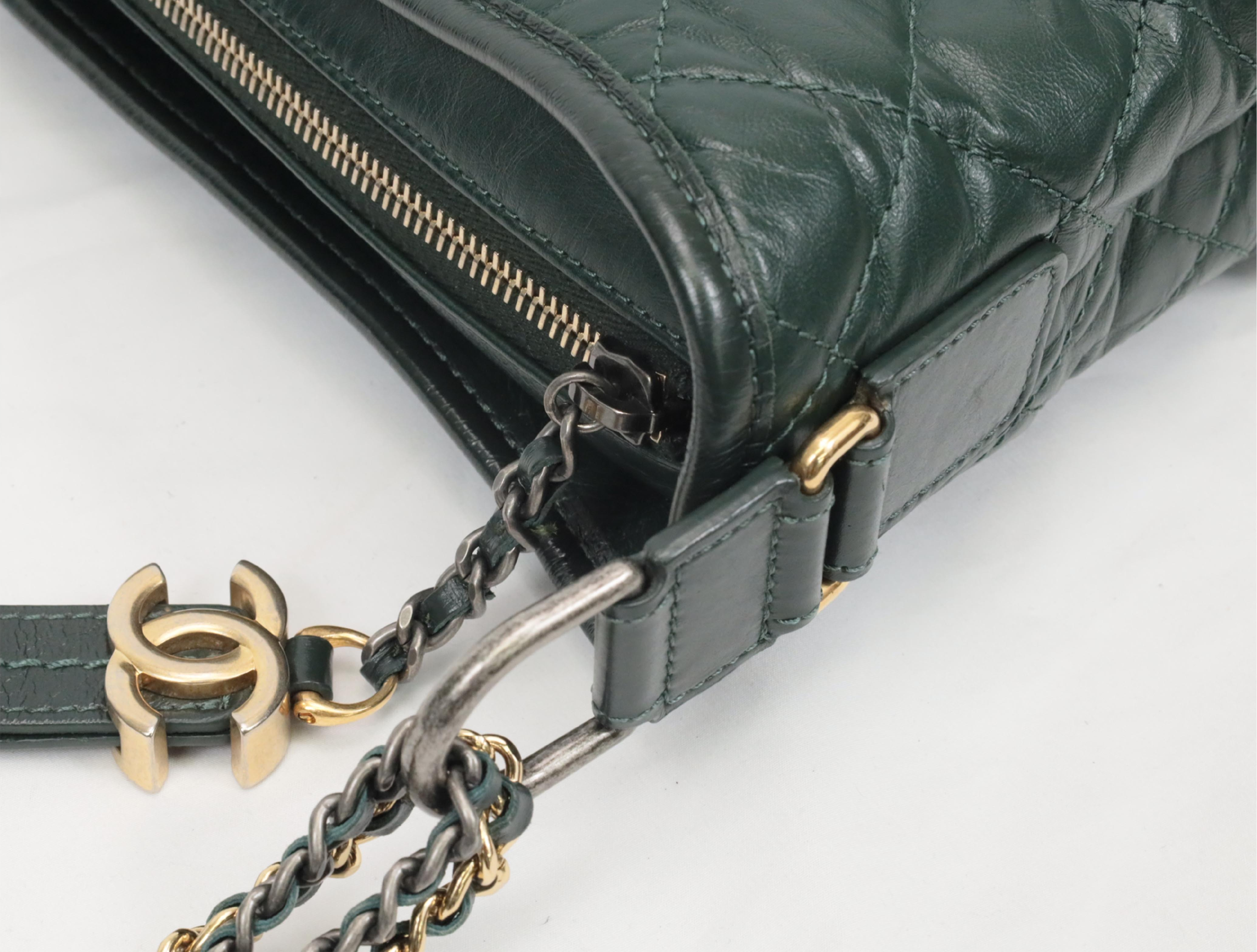 Gabrielle de Chanel Vintage Calfskin Green Shoulder Bag — view 8