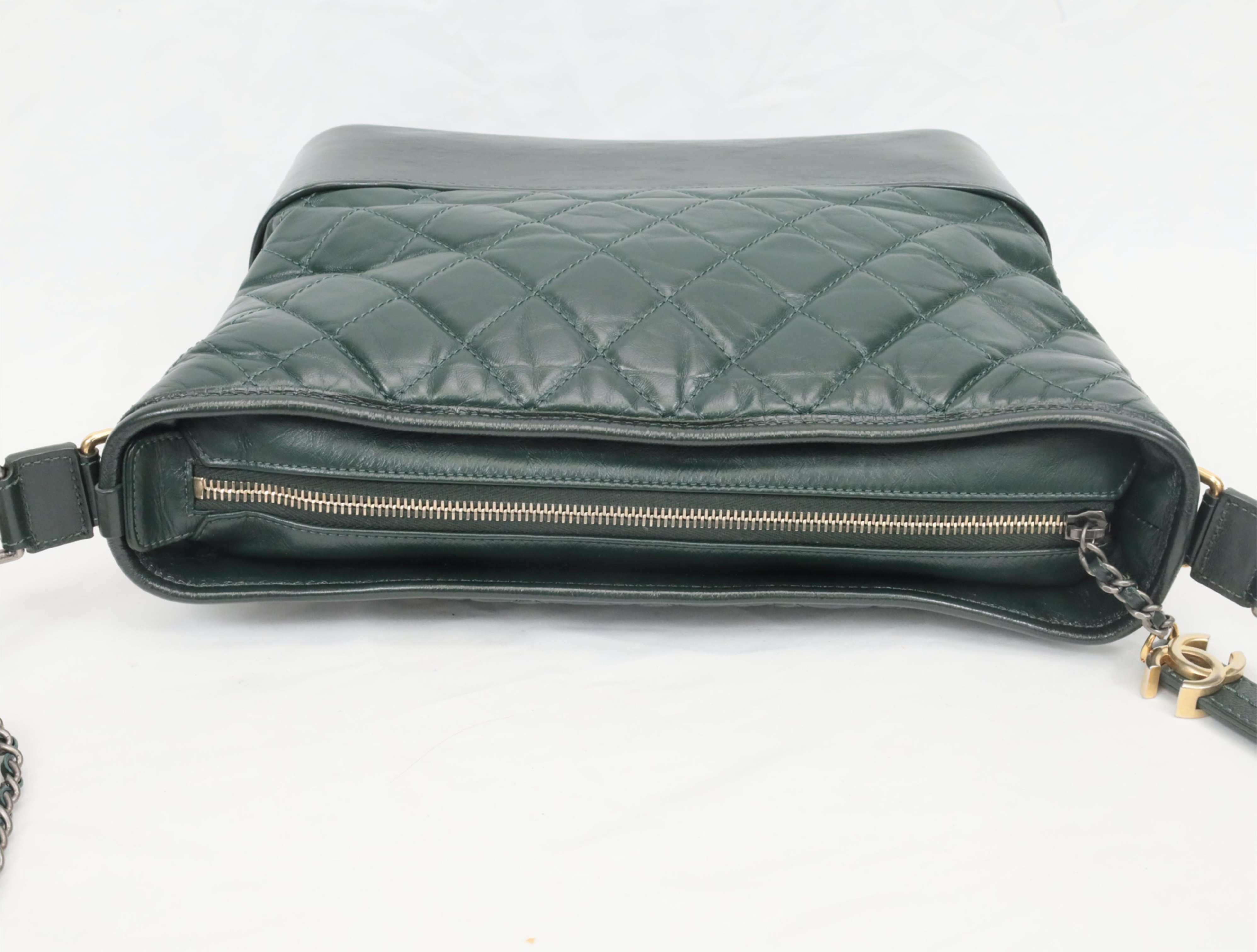 Gabrielle de Chanel Vintage Calfskin Green Shoulder Bag — view 10