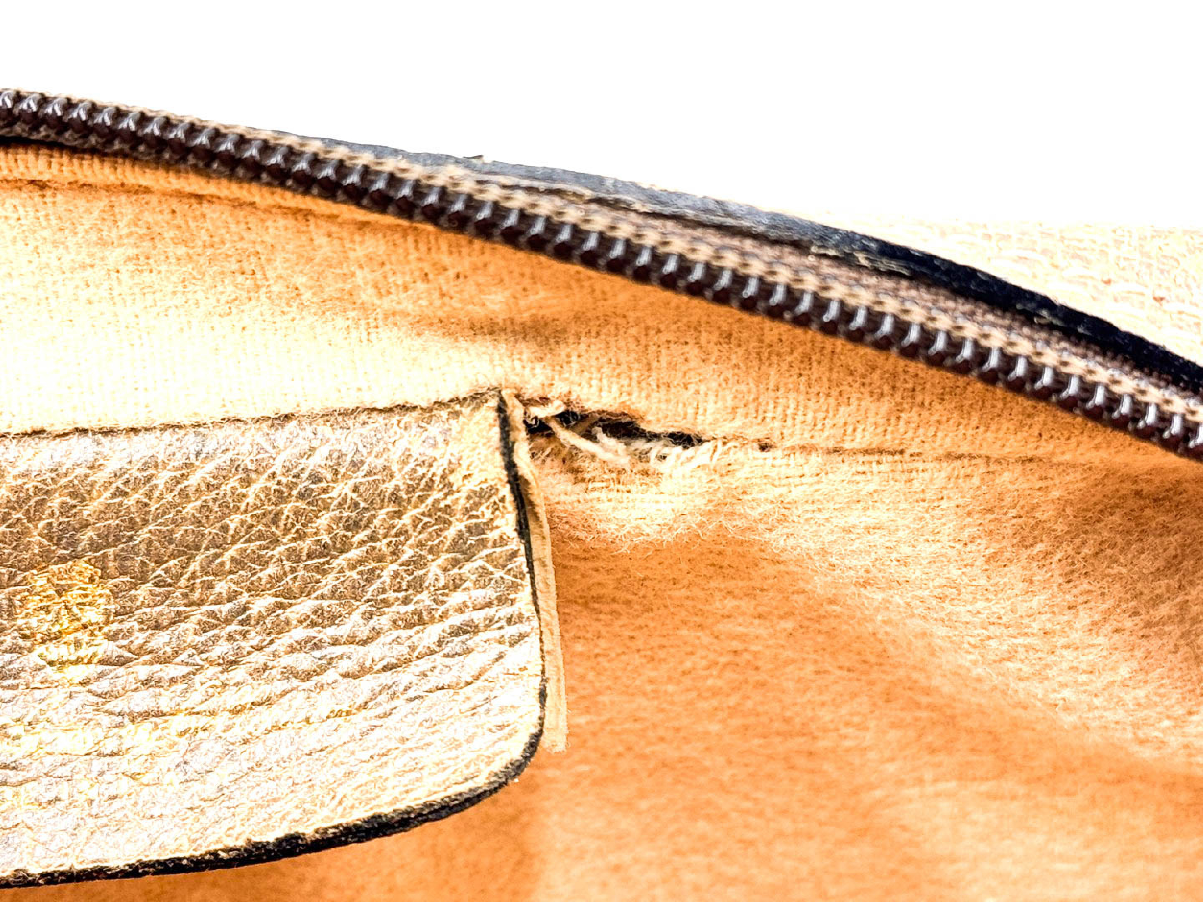 GG Supreme Sherry Line Vintage Leather Shoulder Bag with Gold Hardware — view 11
