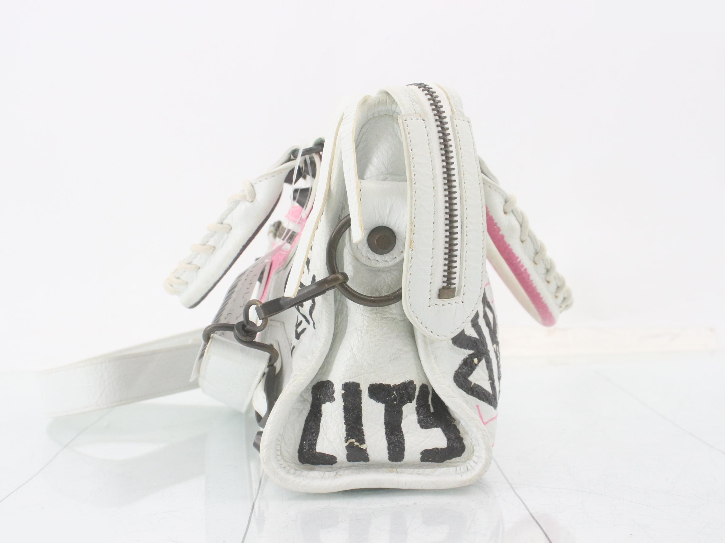 300295 Graffiti City Small White — view 3