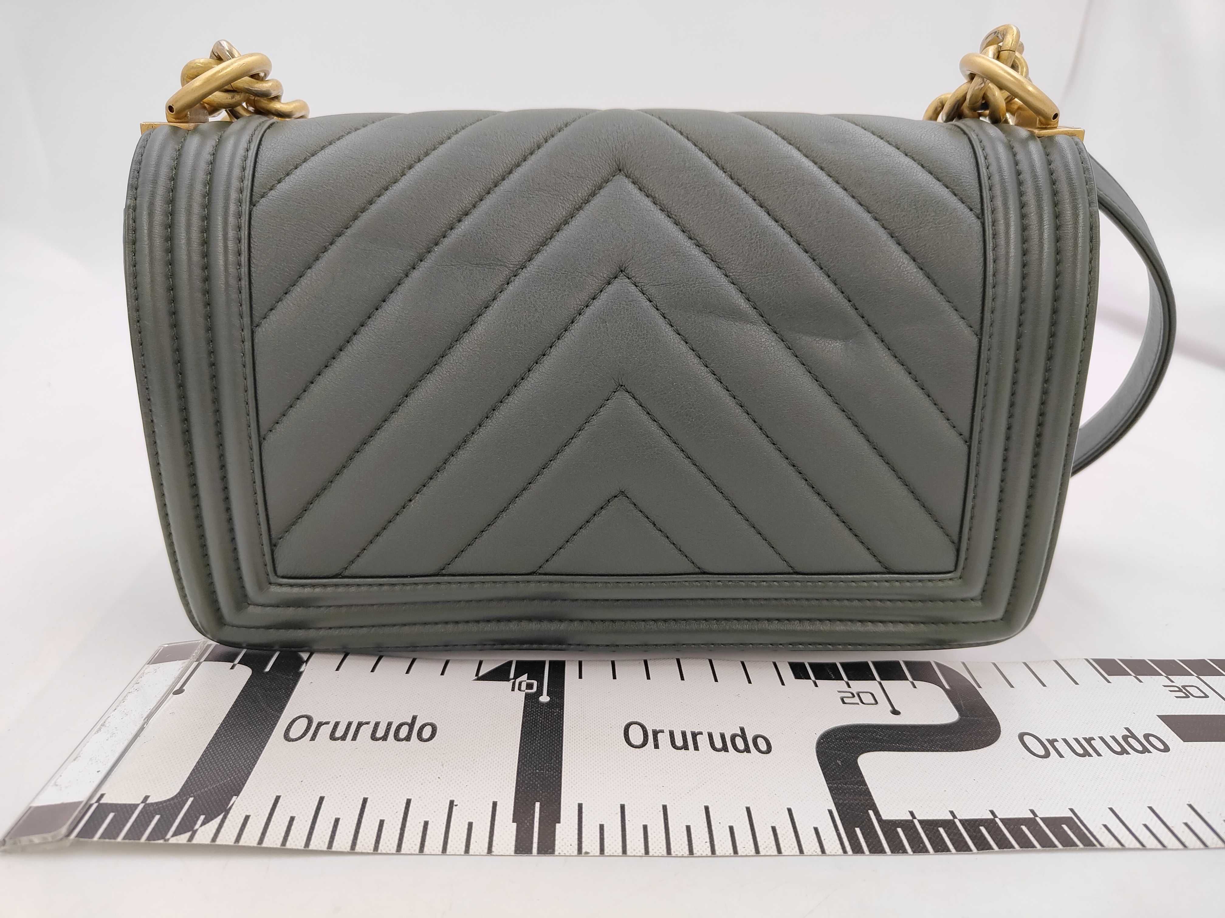 Boy Chanel 25 Chevron V-stitch Chain Shoulder Bag, Lambskin, Green, Gold Hardware. — view 2