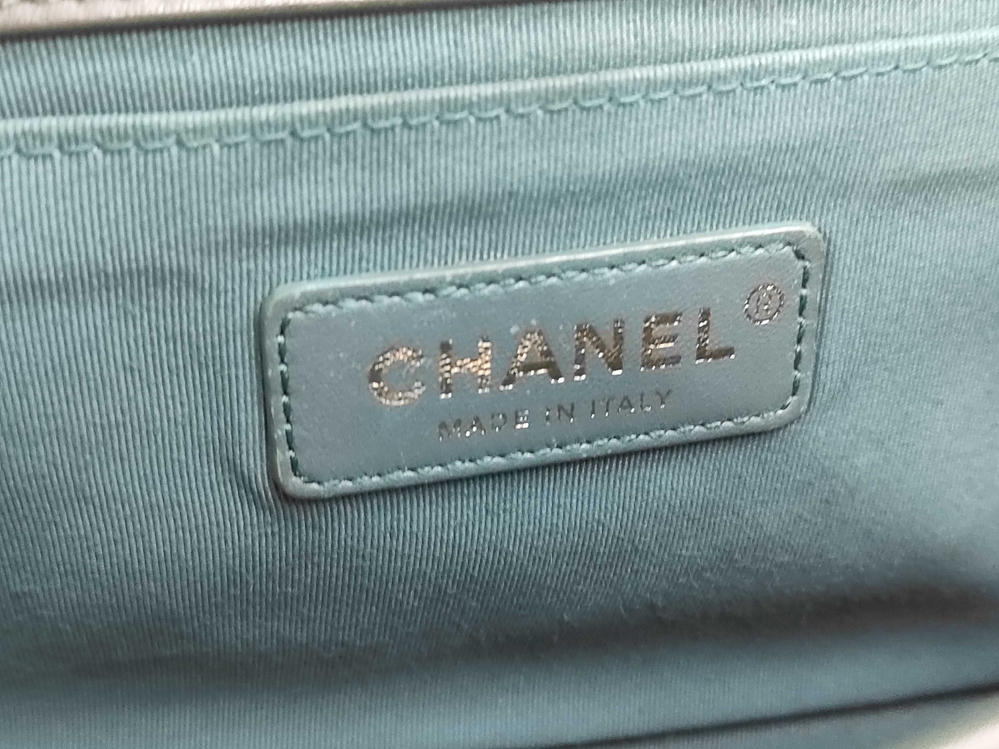 Boy Chanel 25 Chevron V-stitch Chain Shoulder Bag, Lambskin, Green, Gold Hardware. — view 10