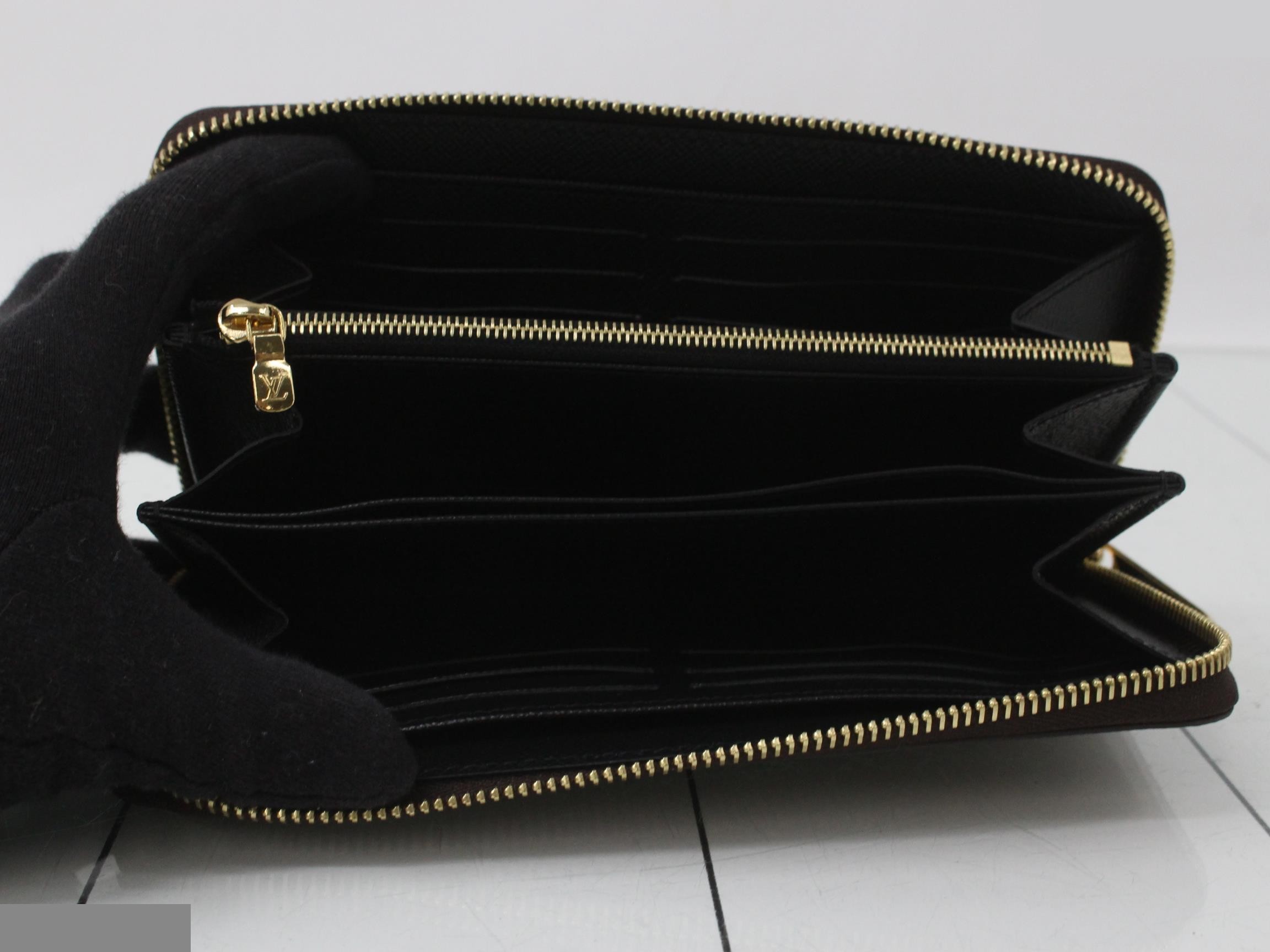 Zippy Wallet M82444, Unused, Retail Price ¥122,100 — view 4