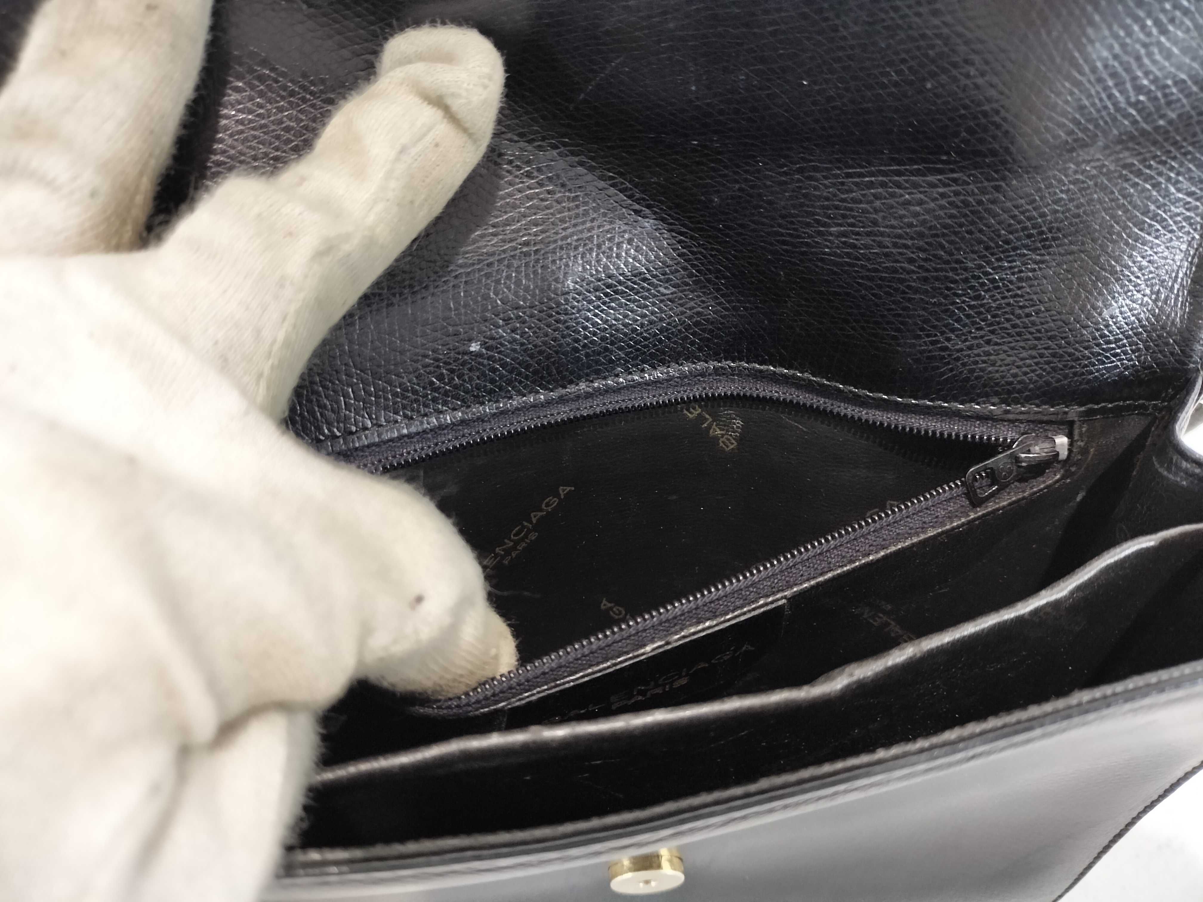 BB logo shoulder bag — view 11