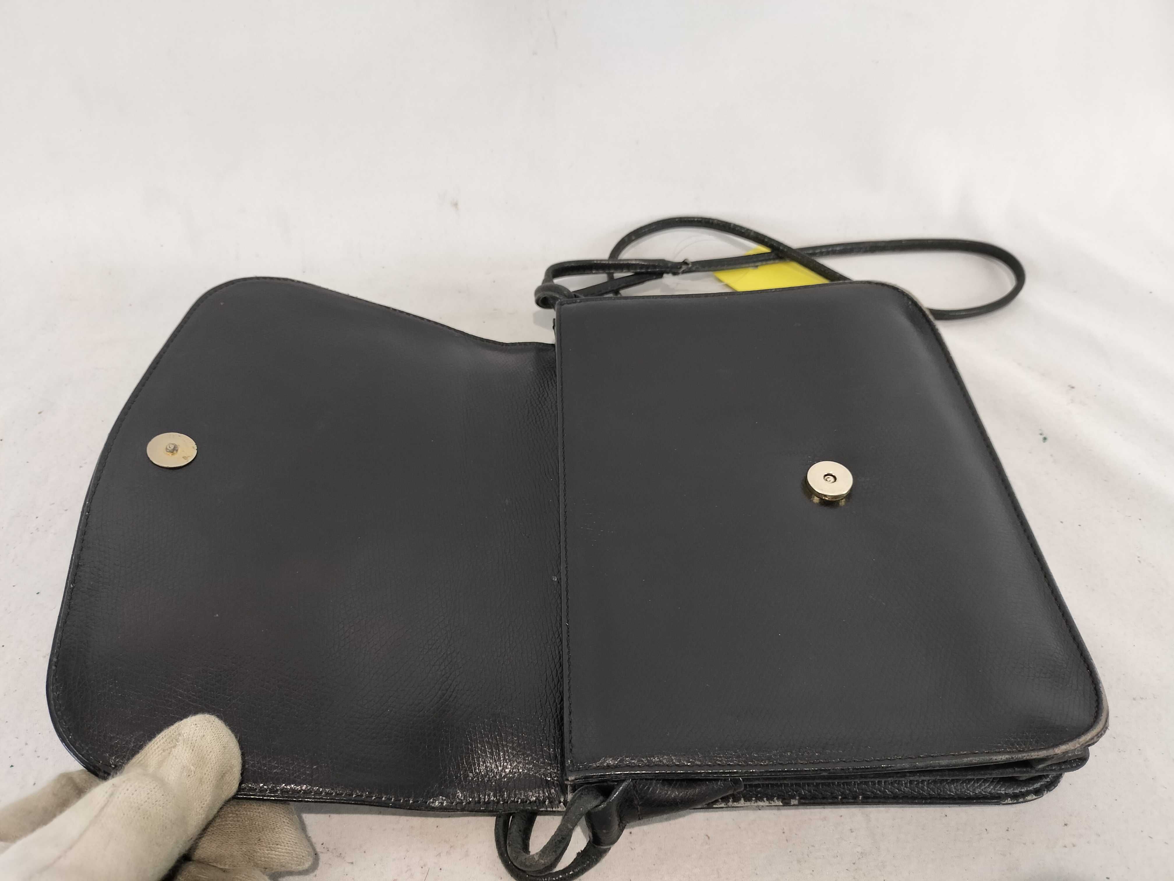 BB logo shoulder bag — view 9