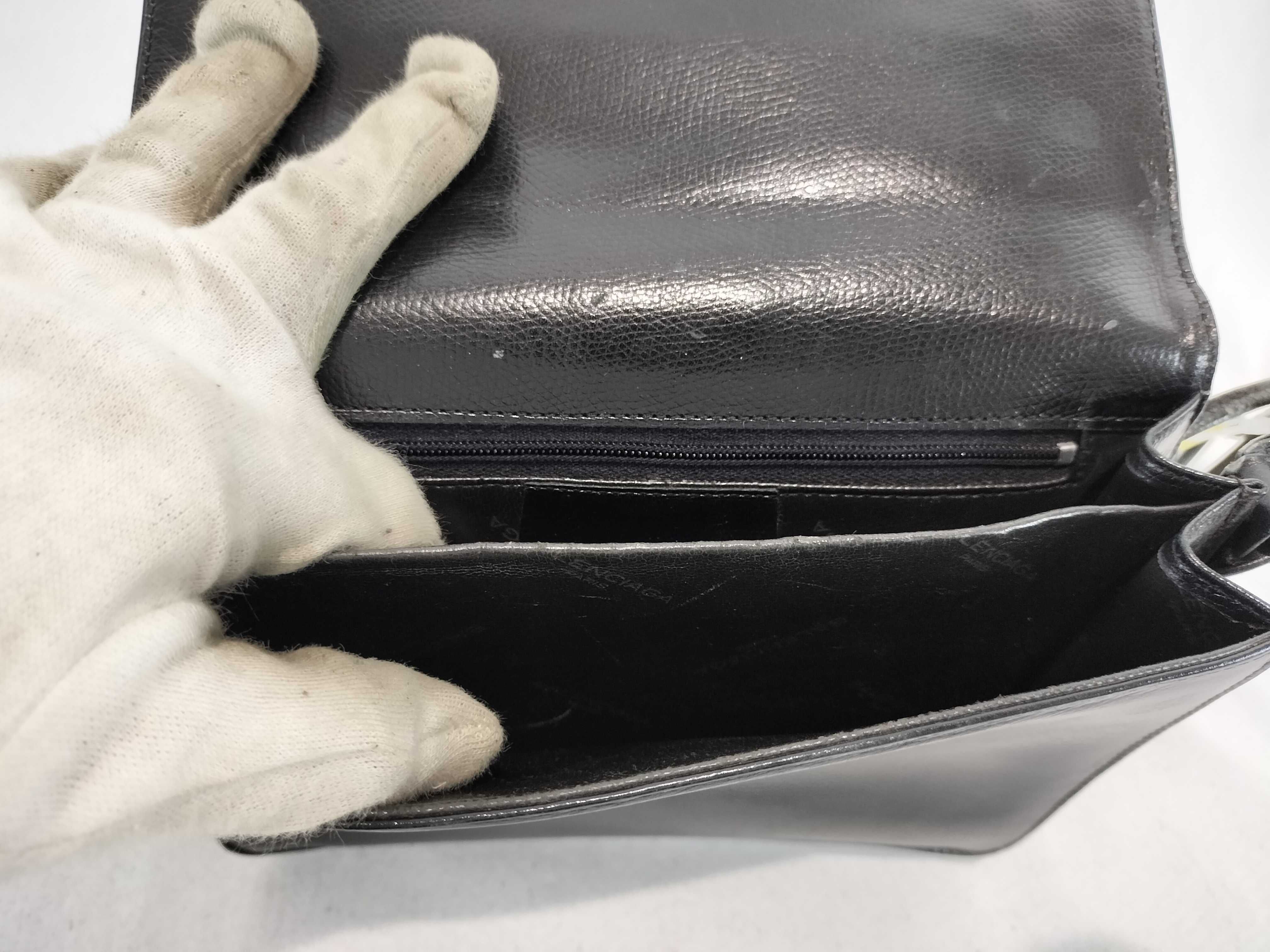 BB logo shoulder bag — view 10