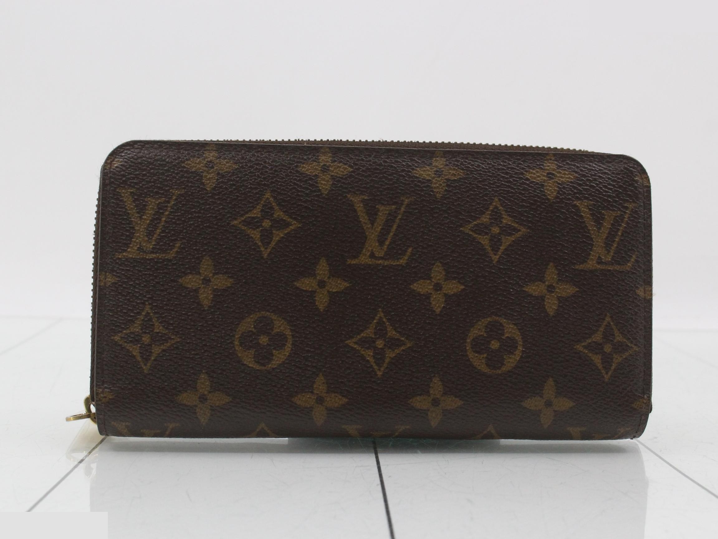 M60017 Zippy Wallet