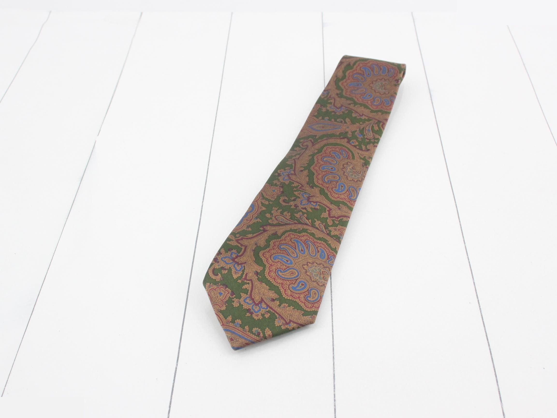 Paisley pattern silk tie