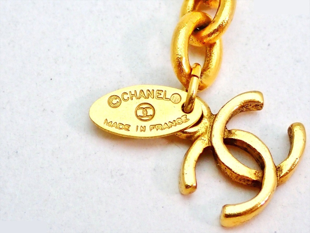 Chain belt with engraved Coco Chanel logo, star, and pearl. Comes with box. Total length approximately 80 cm. — view 4