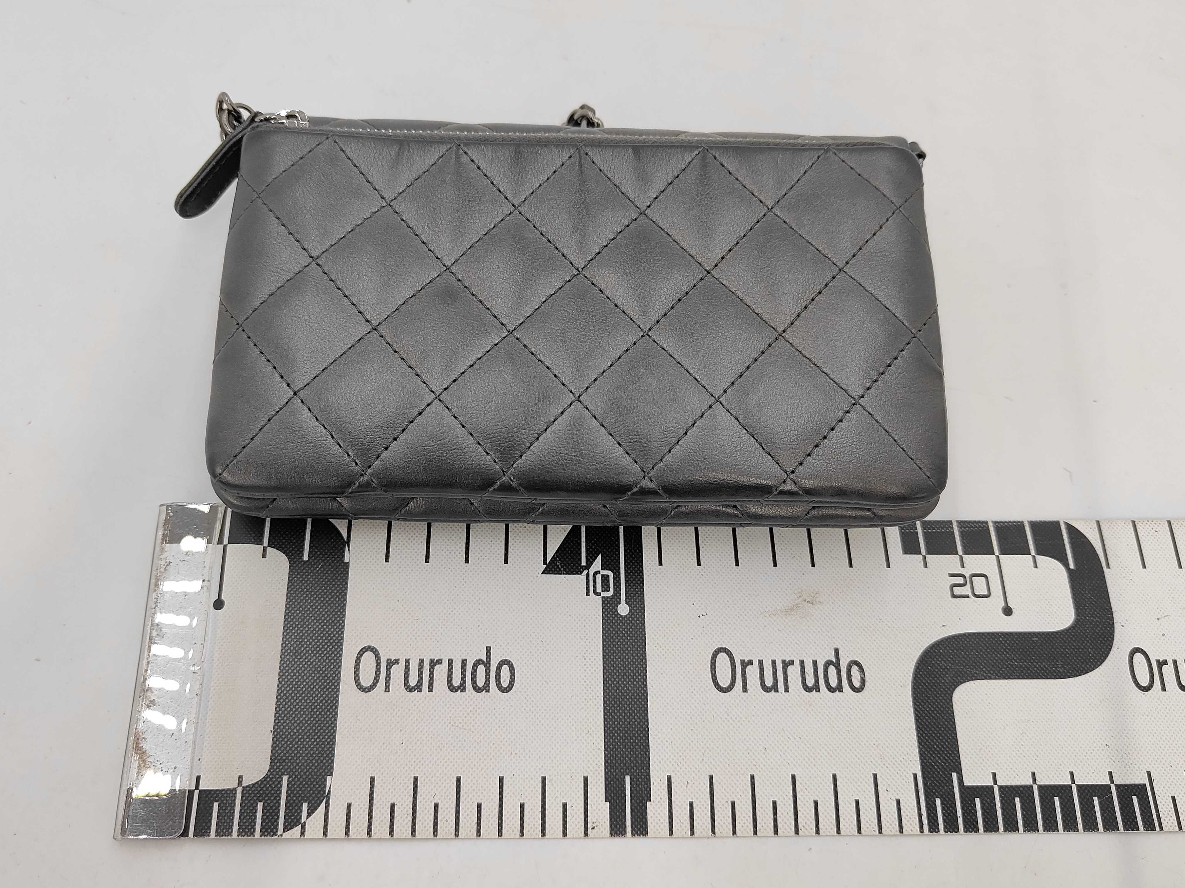 Lambskin Matelassé Grey Shoulder Bag — view 2