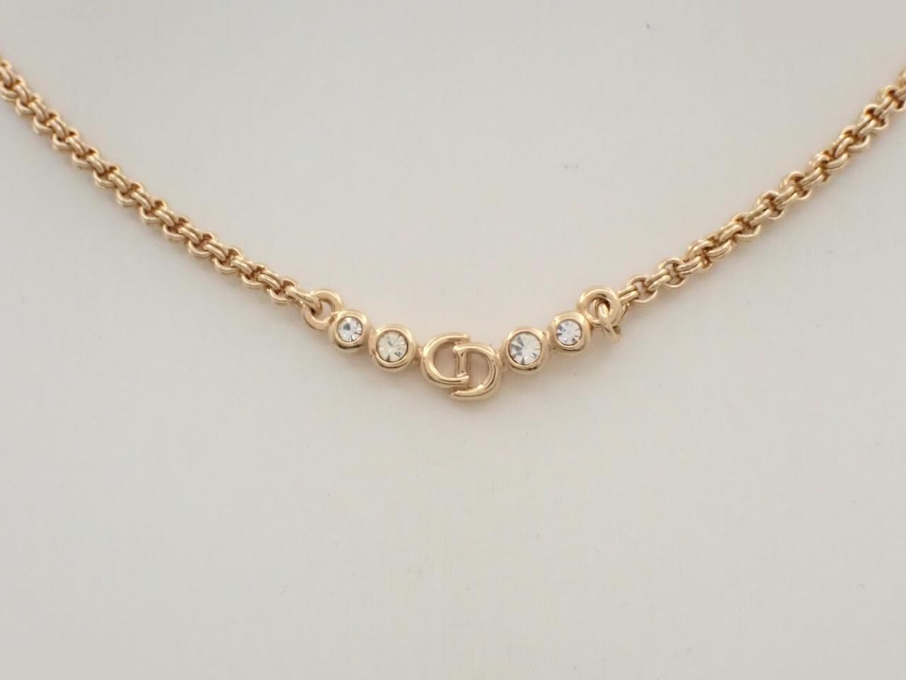 Gold necklace, chain approximately 43cm