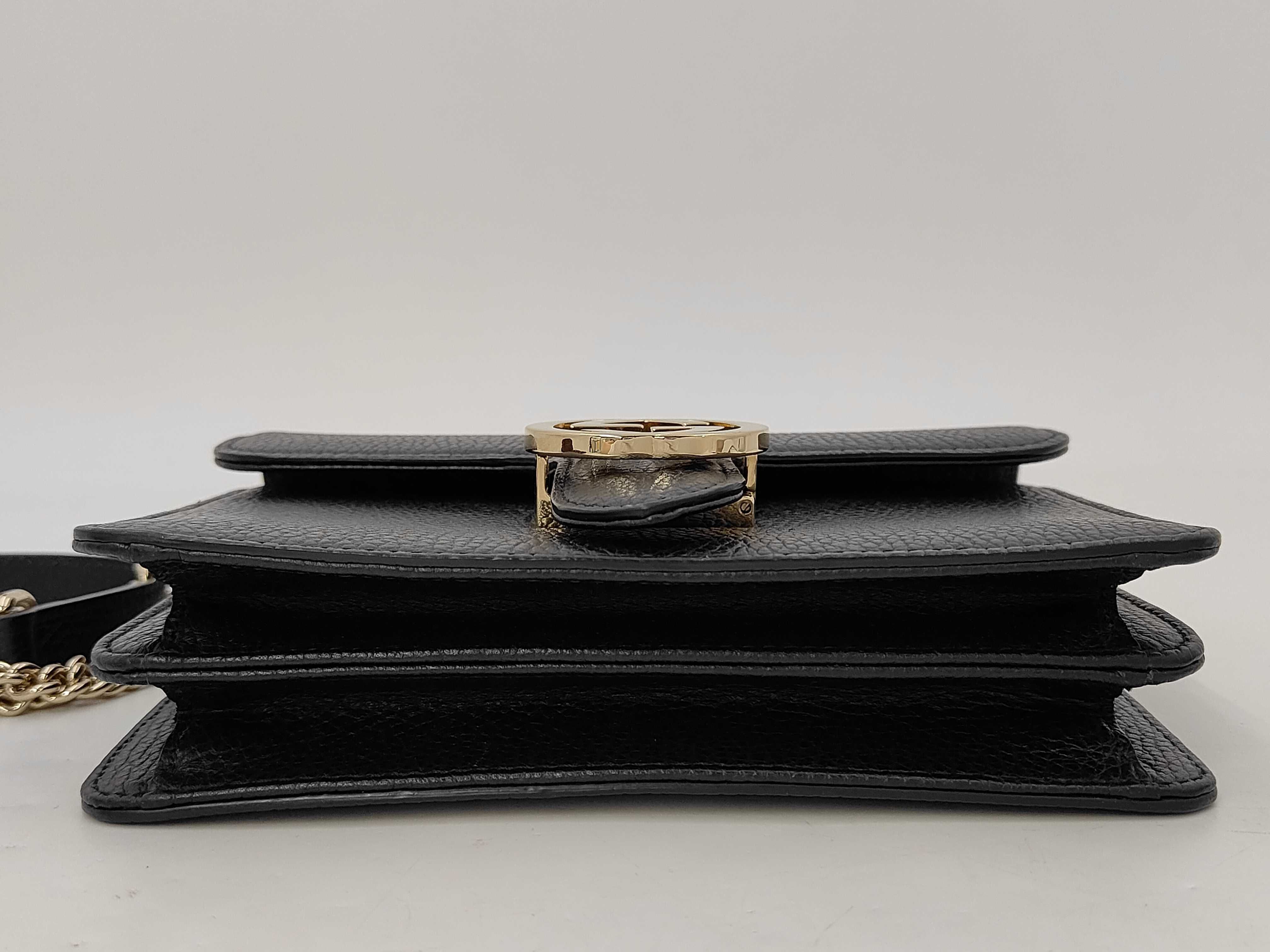 Interlocking Chain Cross Bag Black Shoulder Bag — view 4