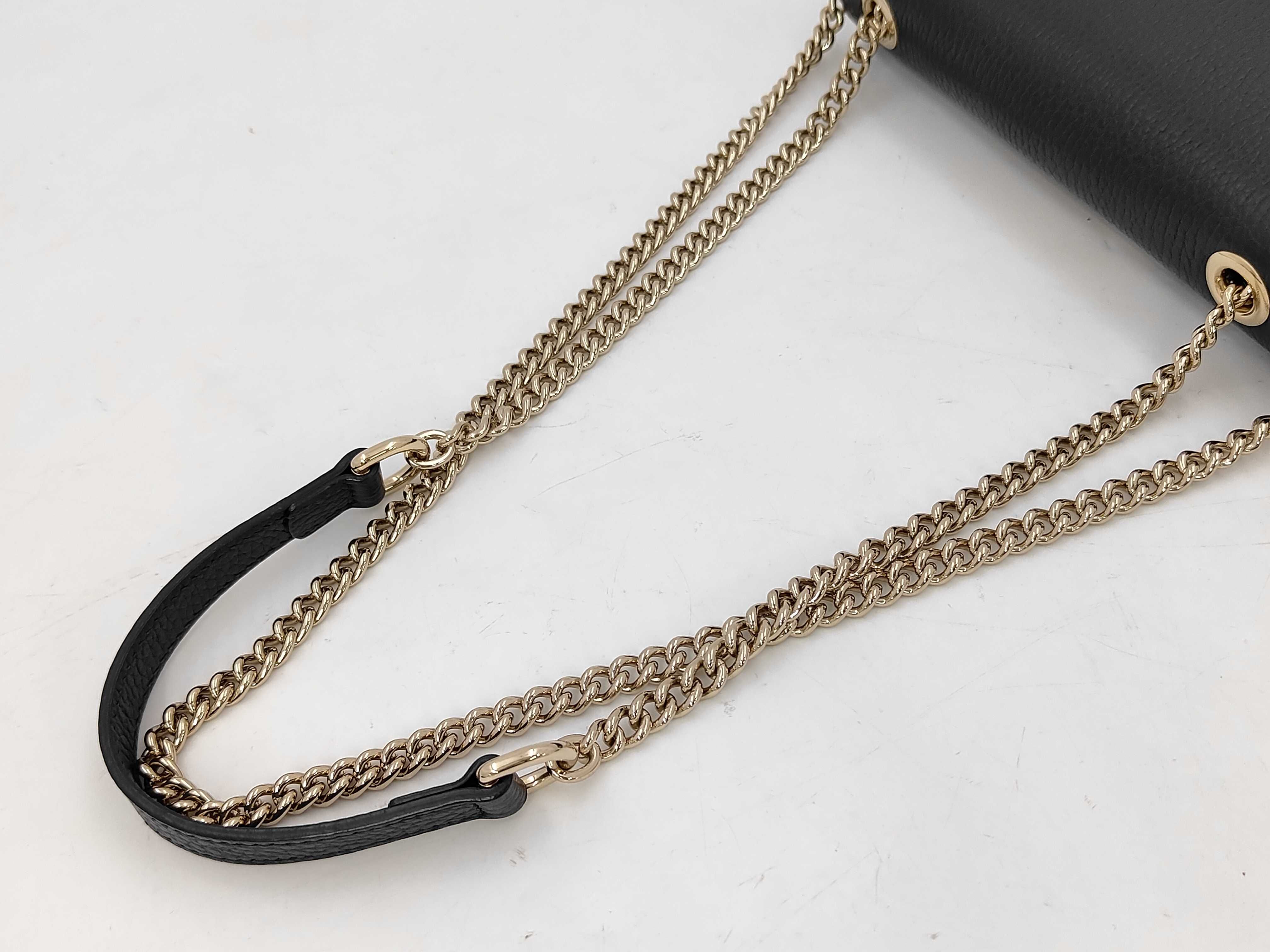 Interlocking Chain Cross Bag Black Shoulder Bag — view 5