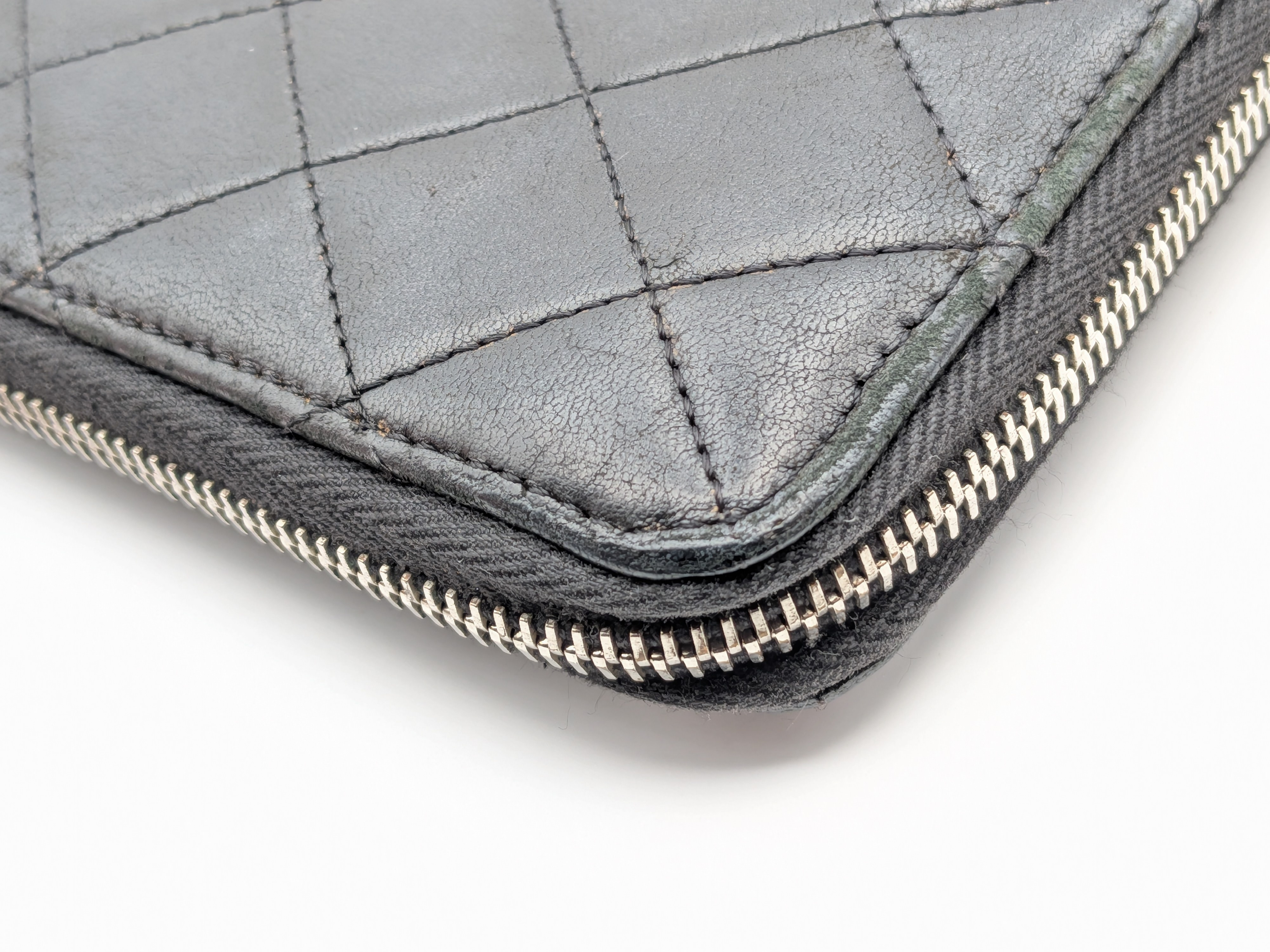 Matelassé Lambskin Coco Mark Round Zipper Organizer Wallet (Serial Number 17) — view 9