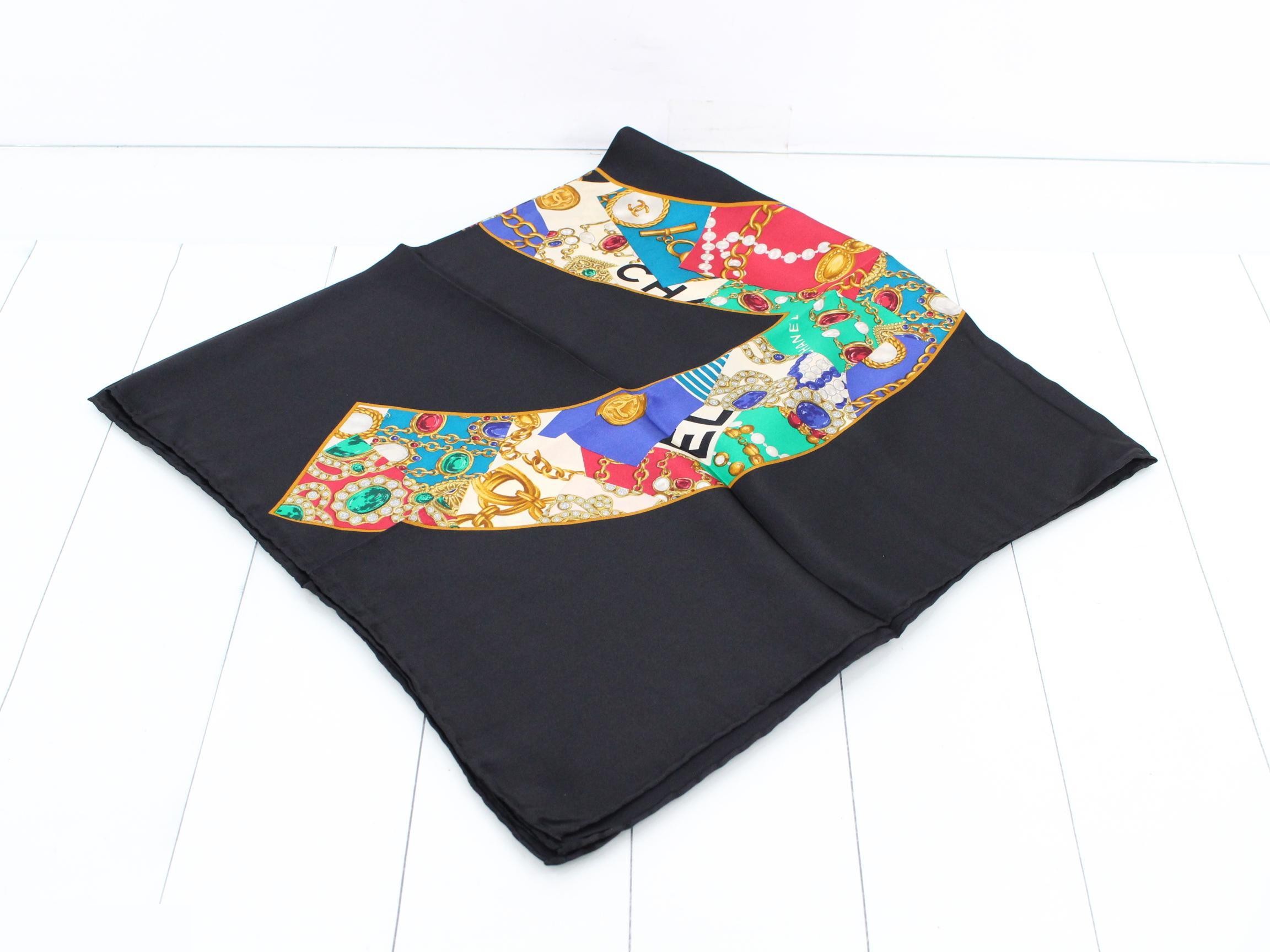 accessories, scarves, and small items. — view 2