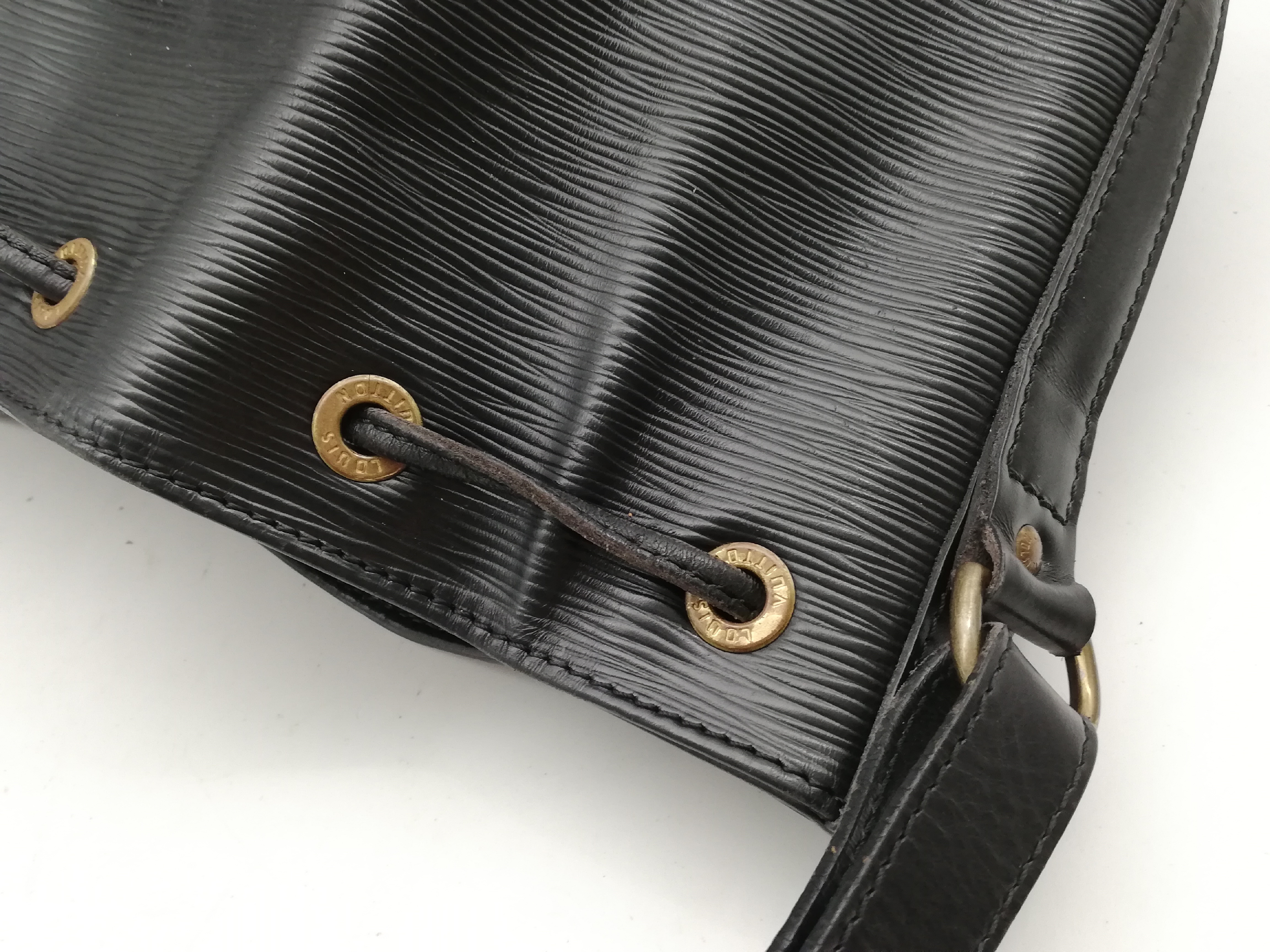Epi Petit Noé M59012 Noir Shoulder Bag — view 13