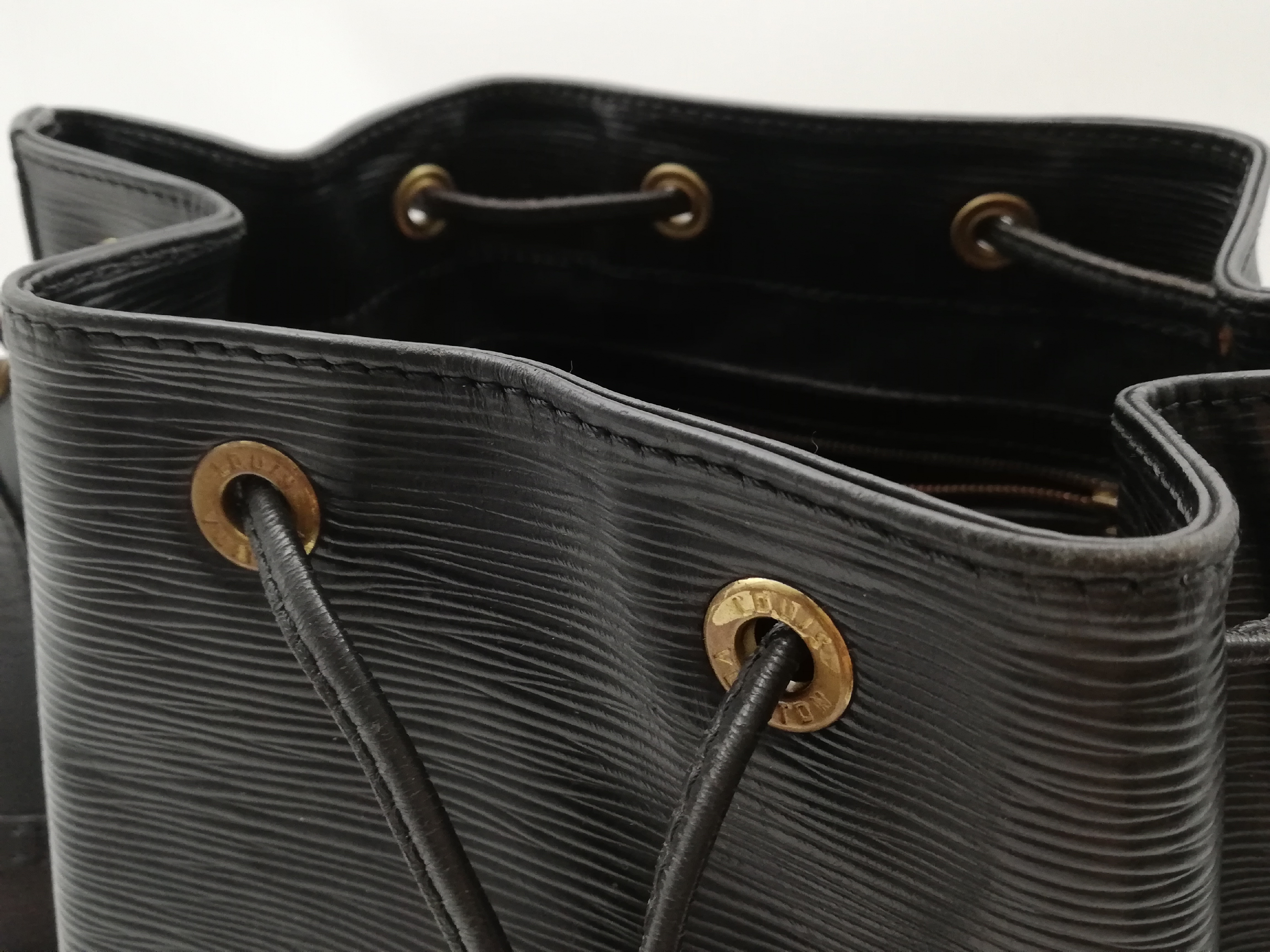 Epi Petit Noé M59012 Noir Shoulder Bag — view 14