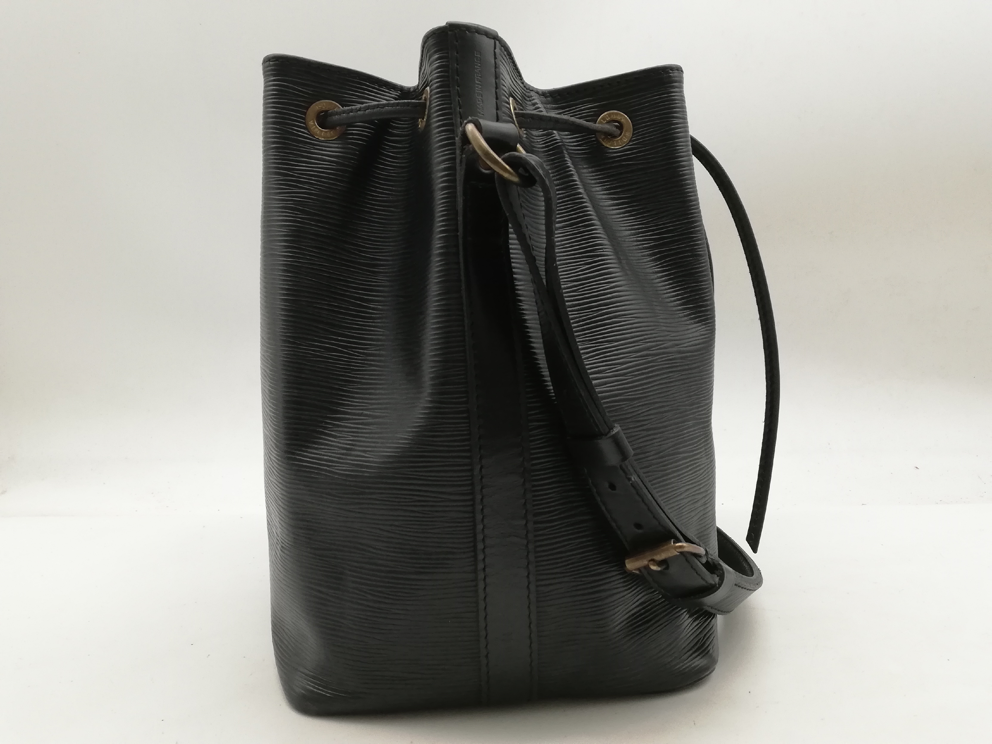 Epi Petit Noé M59012 Noir Shoulder Bag — view 3
