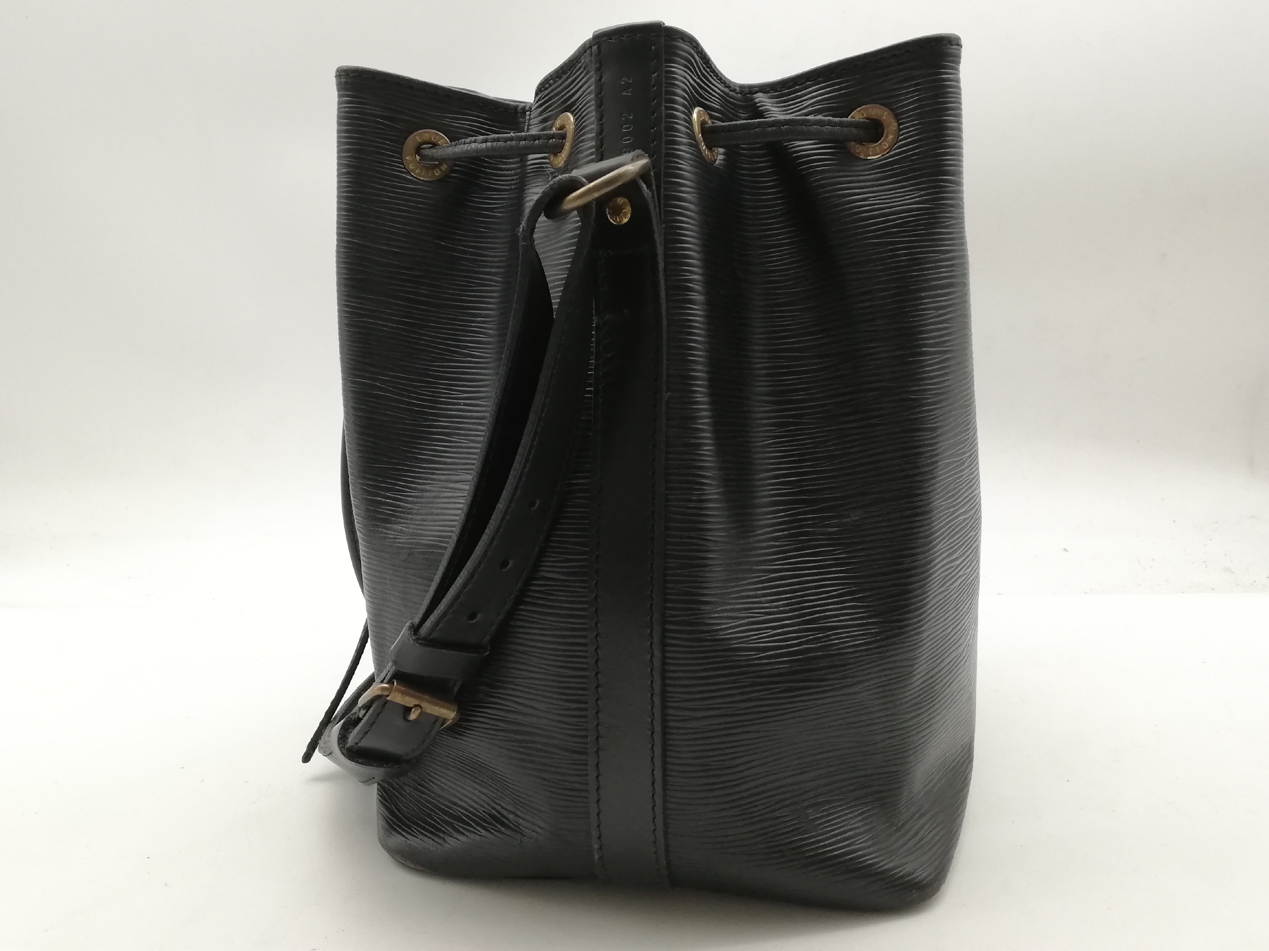 Epi Petit Noé M59012 Noir Shoulder Bag — view 4