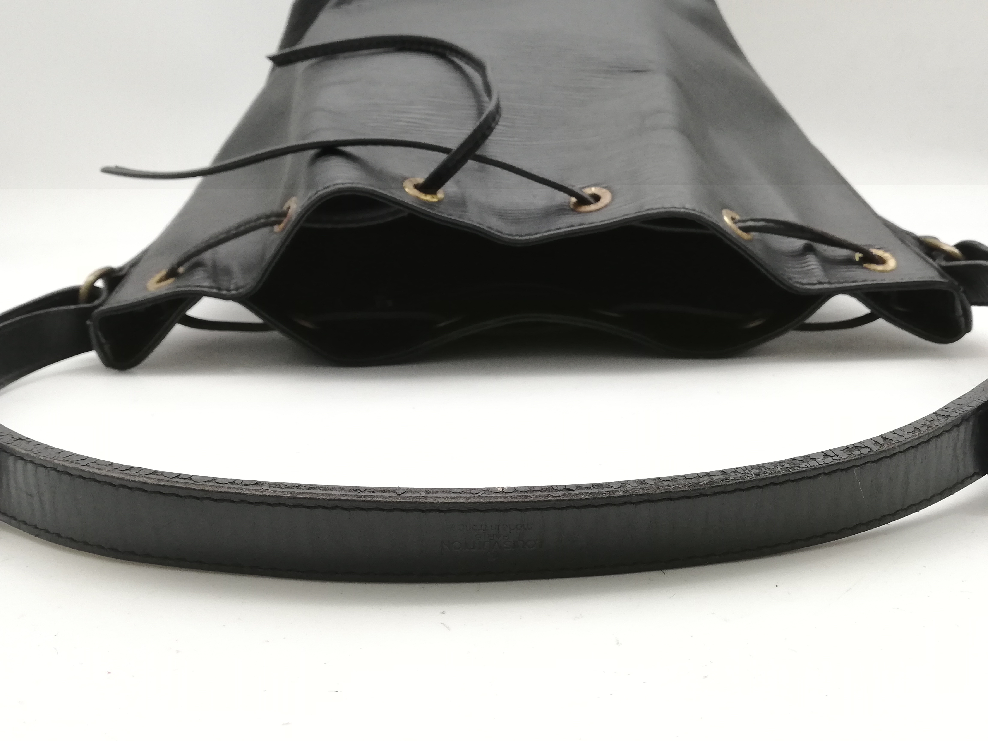 Epi Petit Noé M59012 Noir Shoulder Bag — view 6