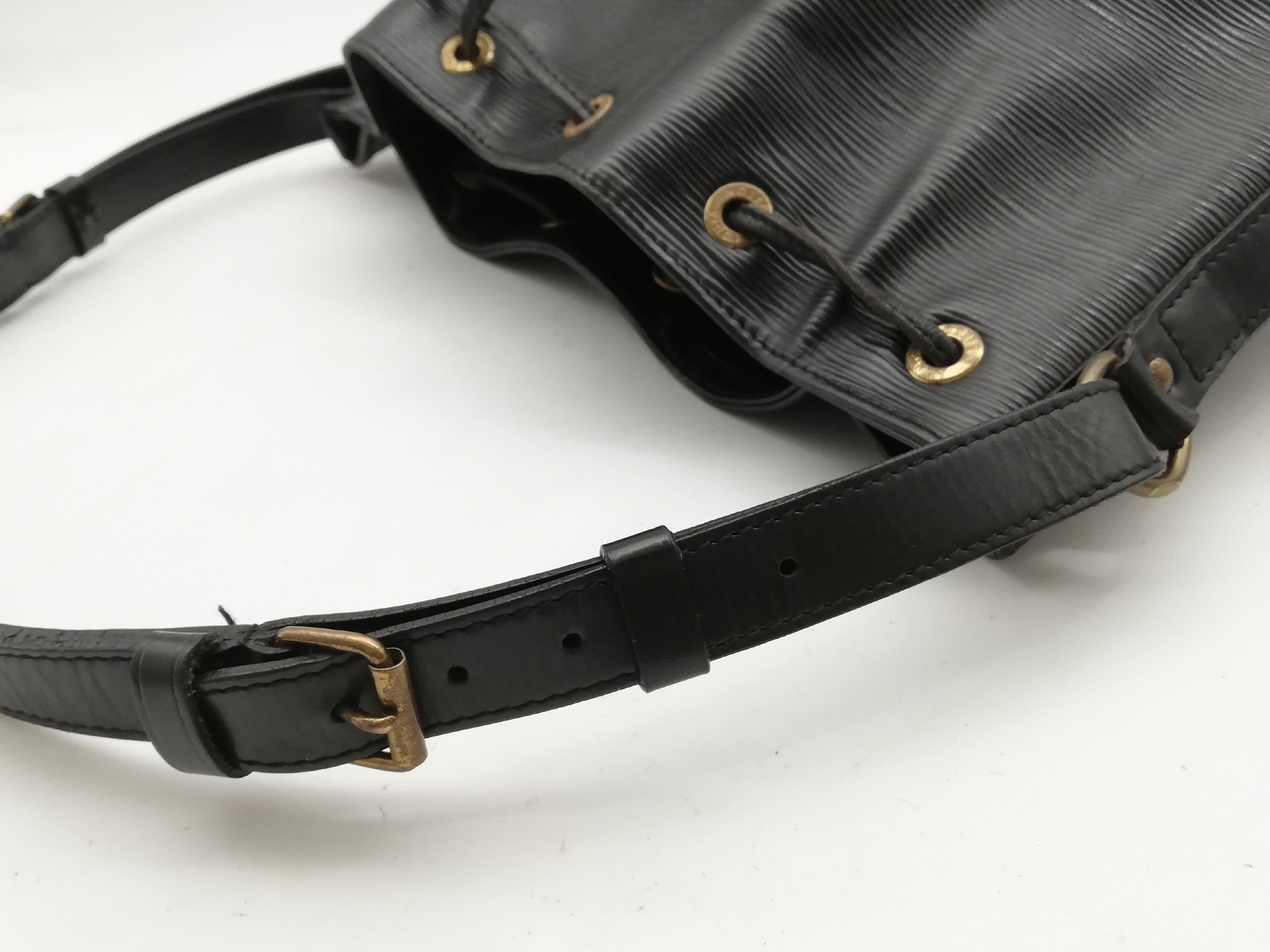 Epi Petit Noé M59012 Noir Shoulder Bag — view 7