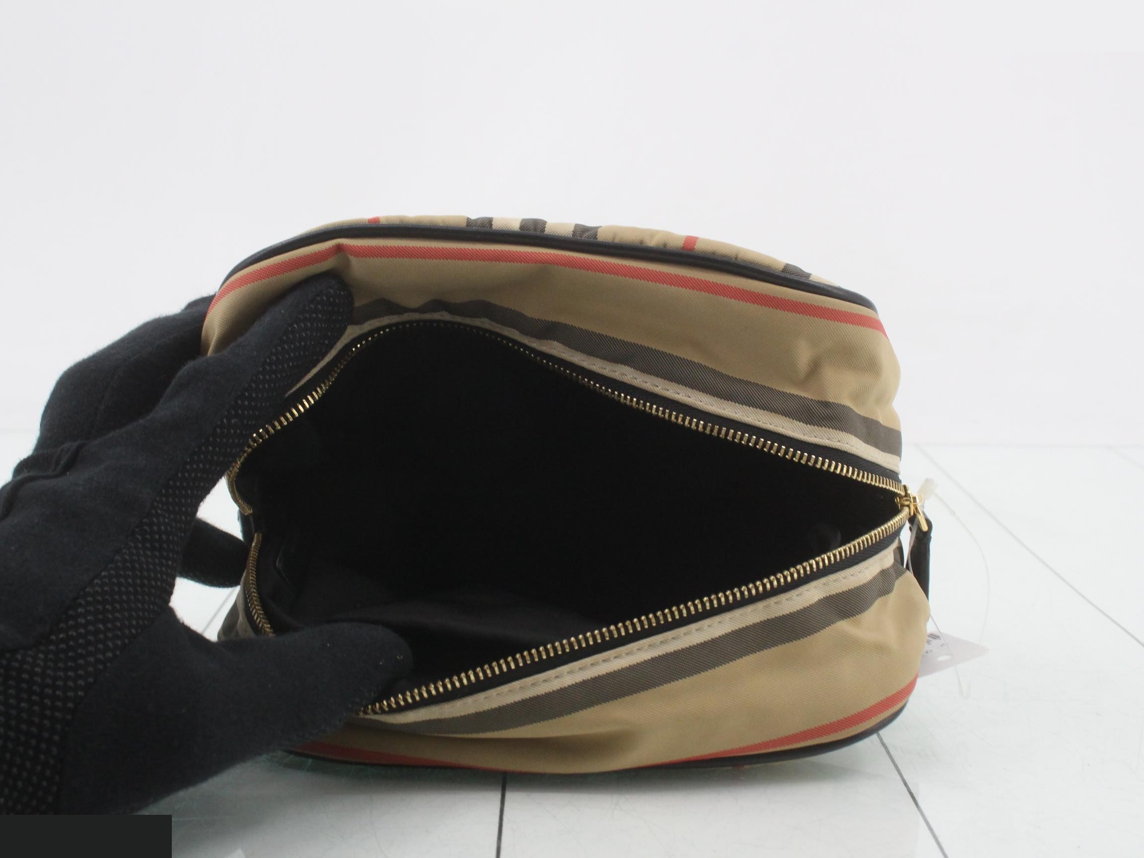 Check pouch — view 4