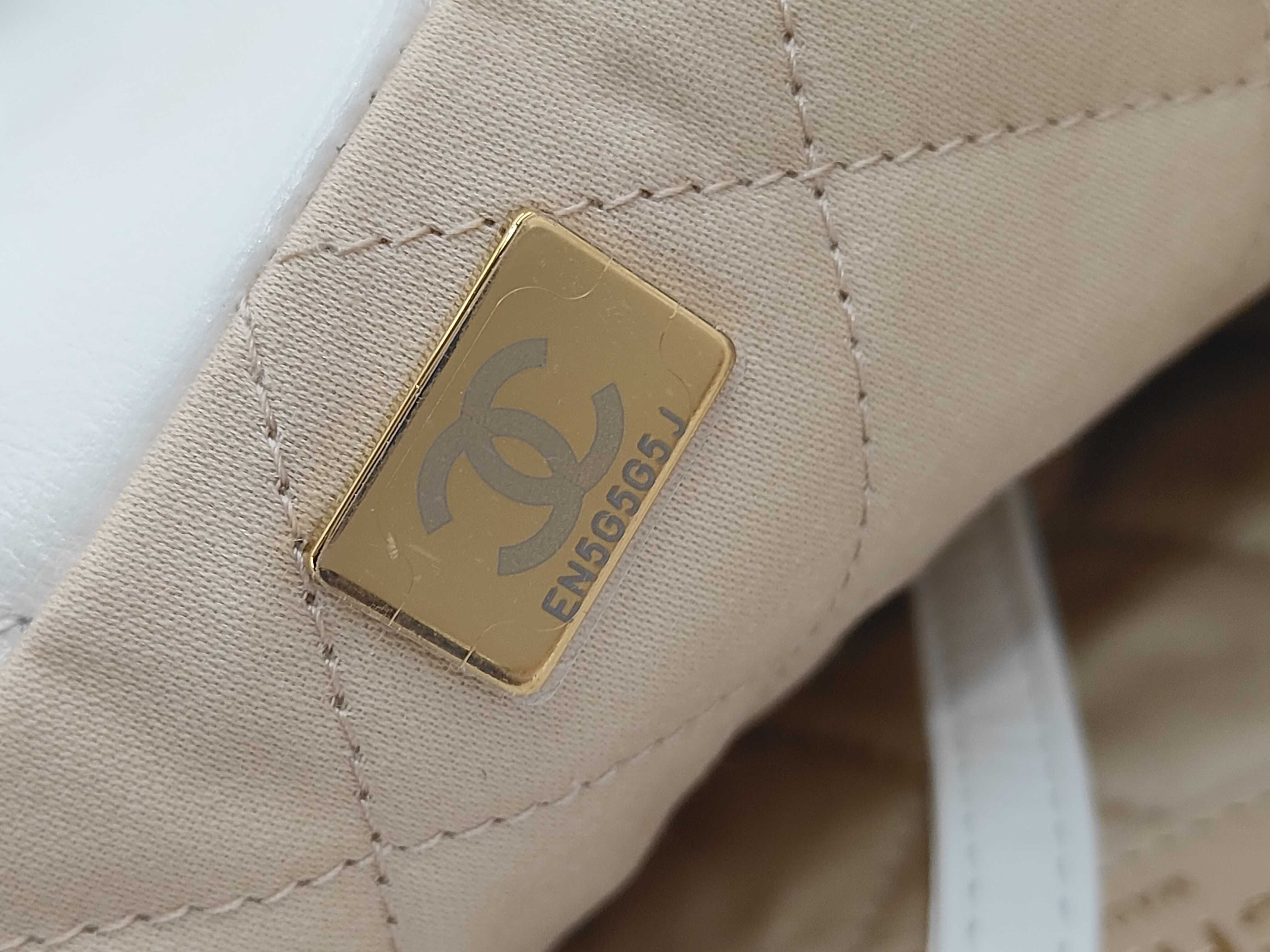(stored item) with IC plate AS3260, comes with pouch. Chanel 22 Small Shiny Calfskin Chain Shoulder Bag, White with Gold Hardware. — view 11