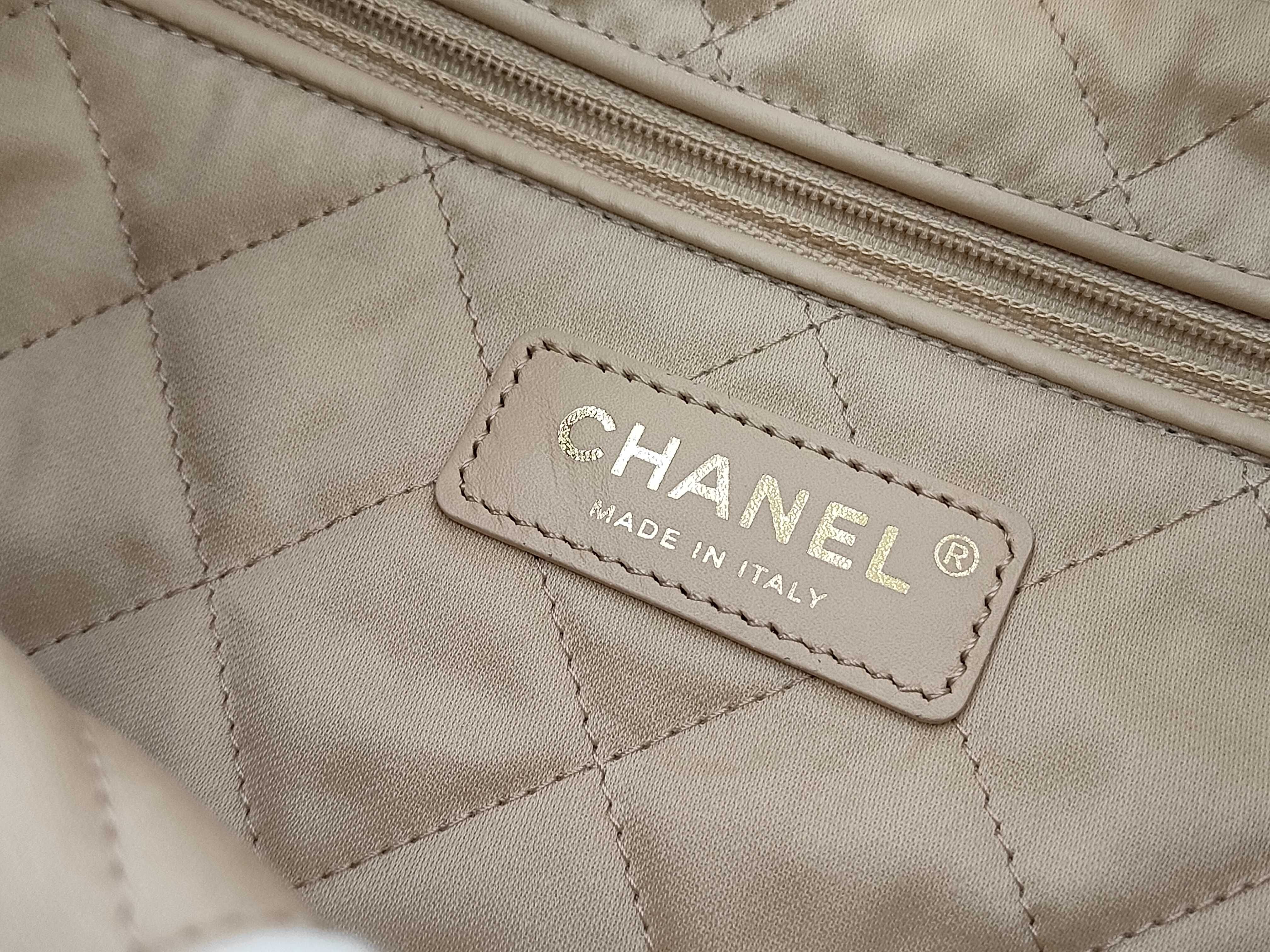 (stored item) with IC plate AS3260, comes with pouch. Chanel 22 Small Shiny Calfskin Chain Shoulder Bag, White with Gold Hardware. — view 12