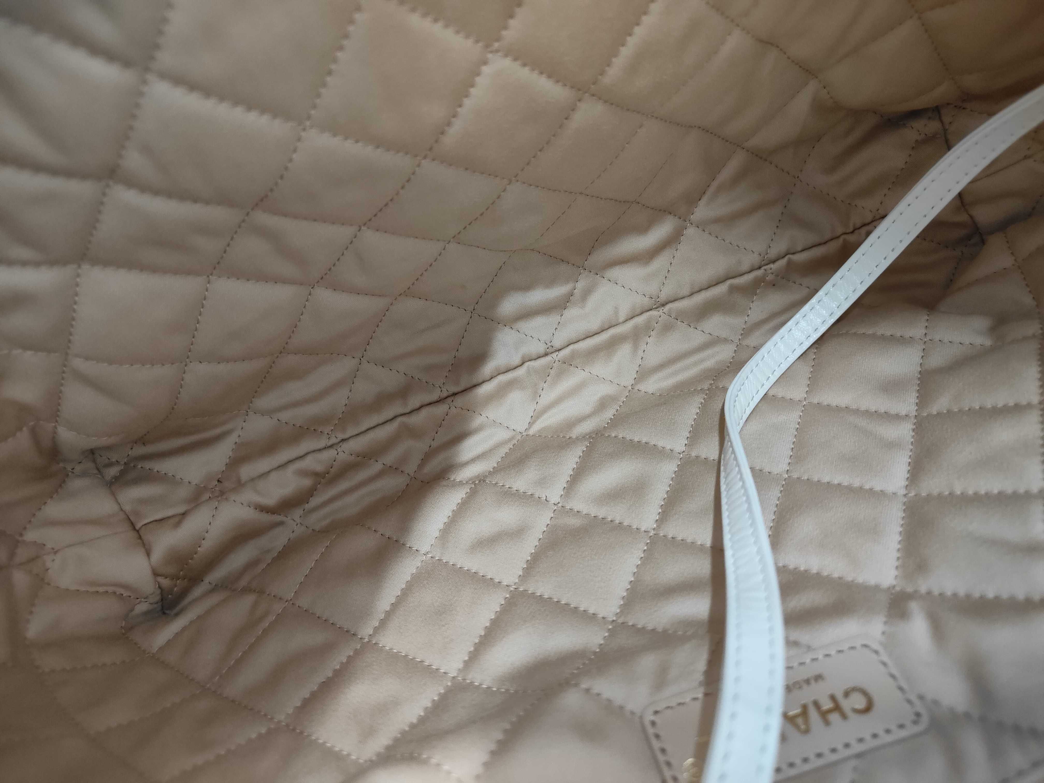(stored item) with IC plate AS3260, comes with pouch. Chanel 22 Small Shiny Calfskin Chain Shoulder Bag, White with Gold Hardware. — view 10