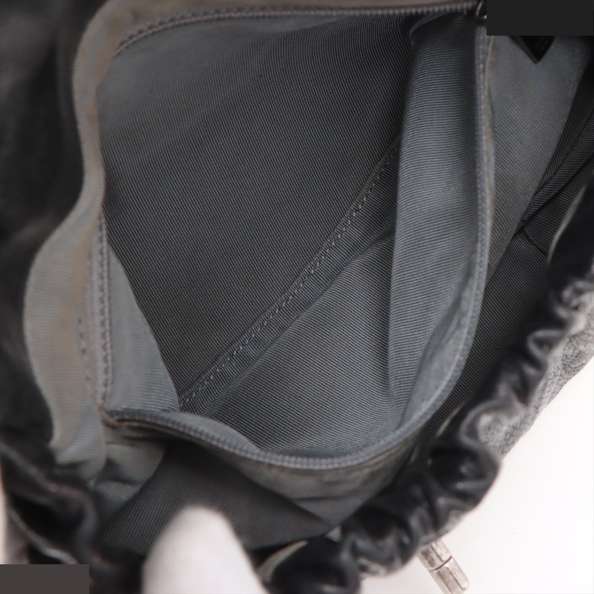 Matelassé Caviar Skin Single Flap Double Chain Bag — view 8