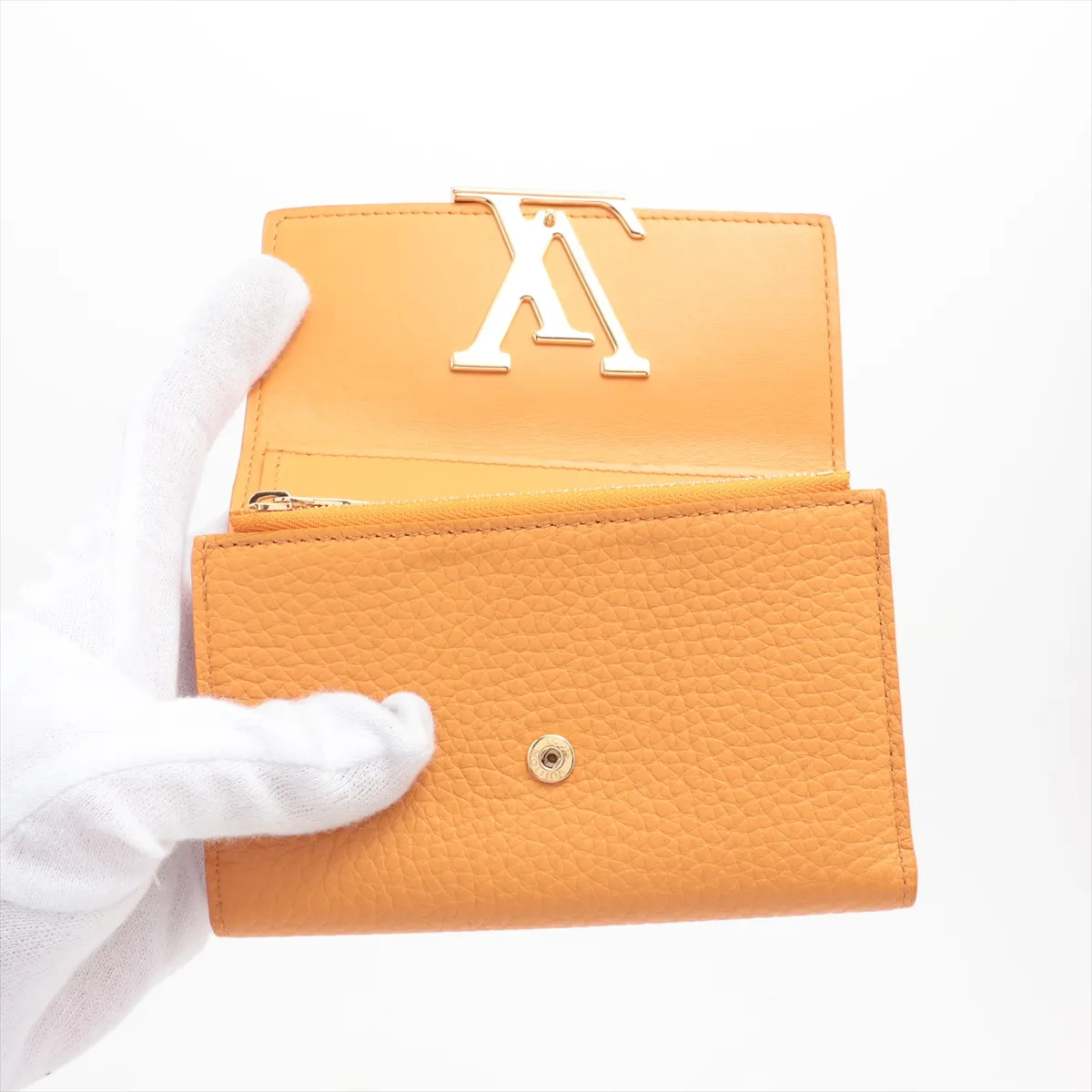 Taurillon Portefeuille Capucines Compact M81669 Saffron Compact Wallet with Initials RFID Reactive — view 3