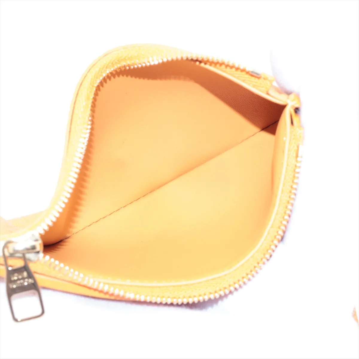 Taurillon Portefeuille Capucines Compact M81669 Saffron Compact Wallet with Initials RFID Reactive — view 6