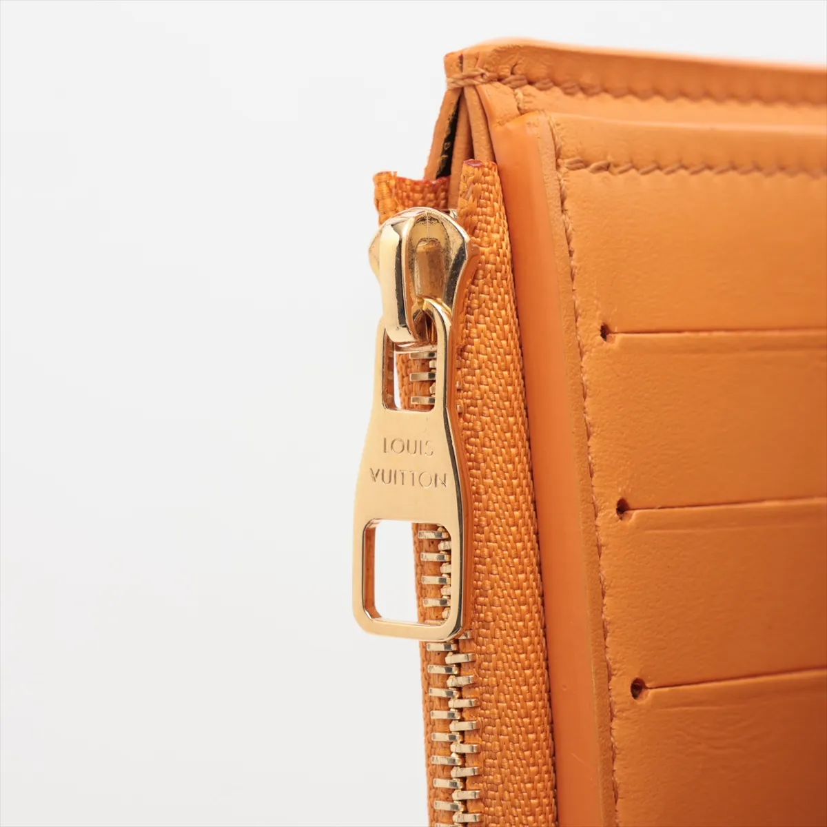 Taurillon Portefeuille Capucines Compact M81669 Saffron Compact Wallet with Initials RFID Reactive — view 8
