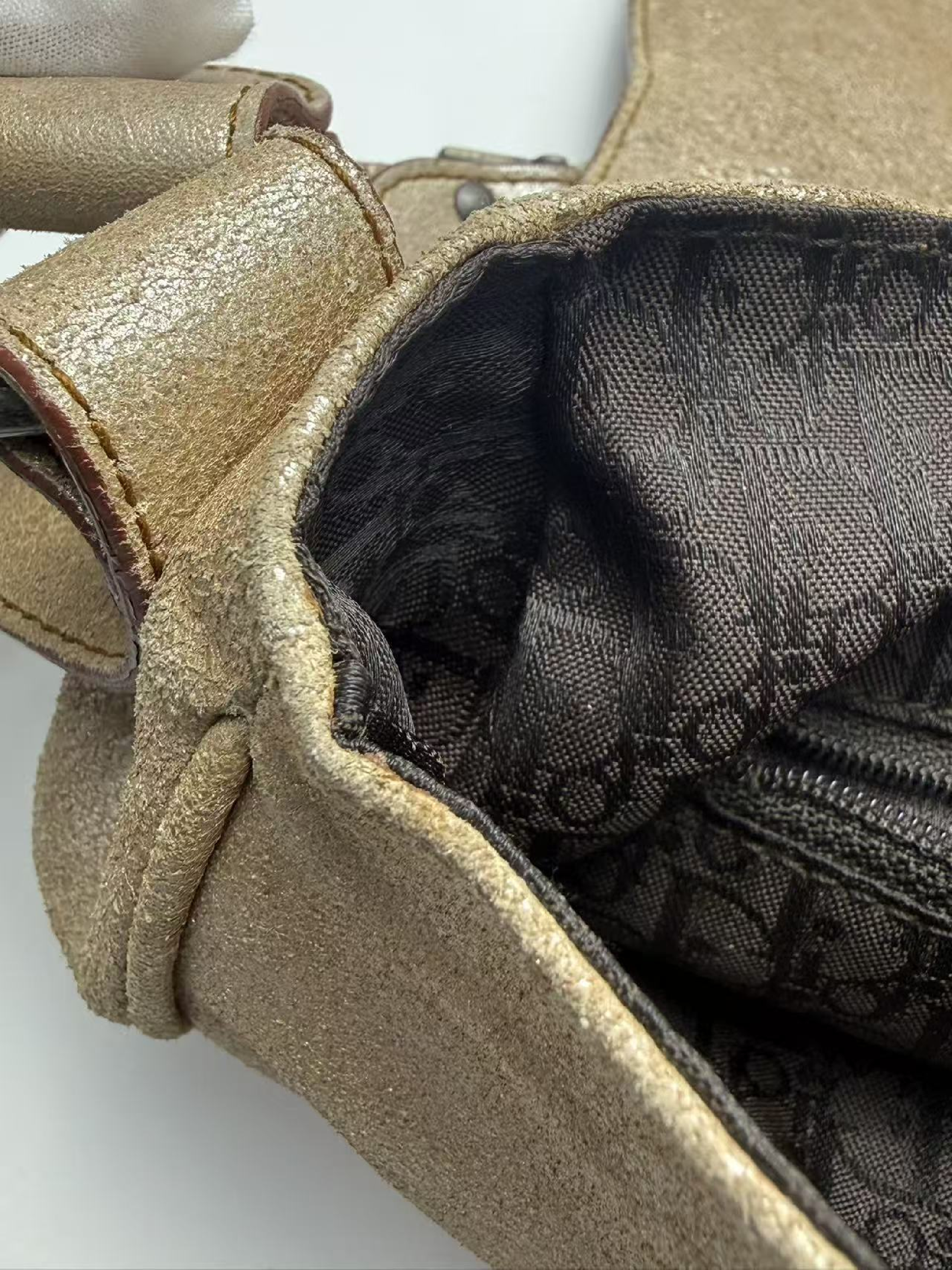 Gaucho Saddle Cowhide Shoulder Bag — view 14
