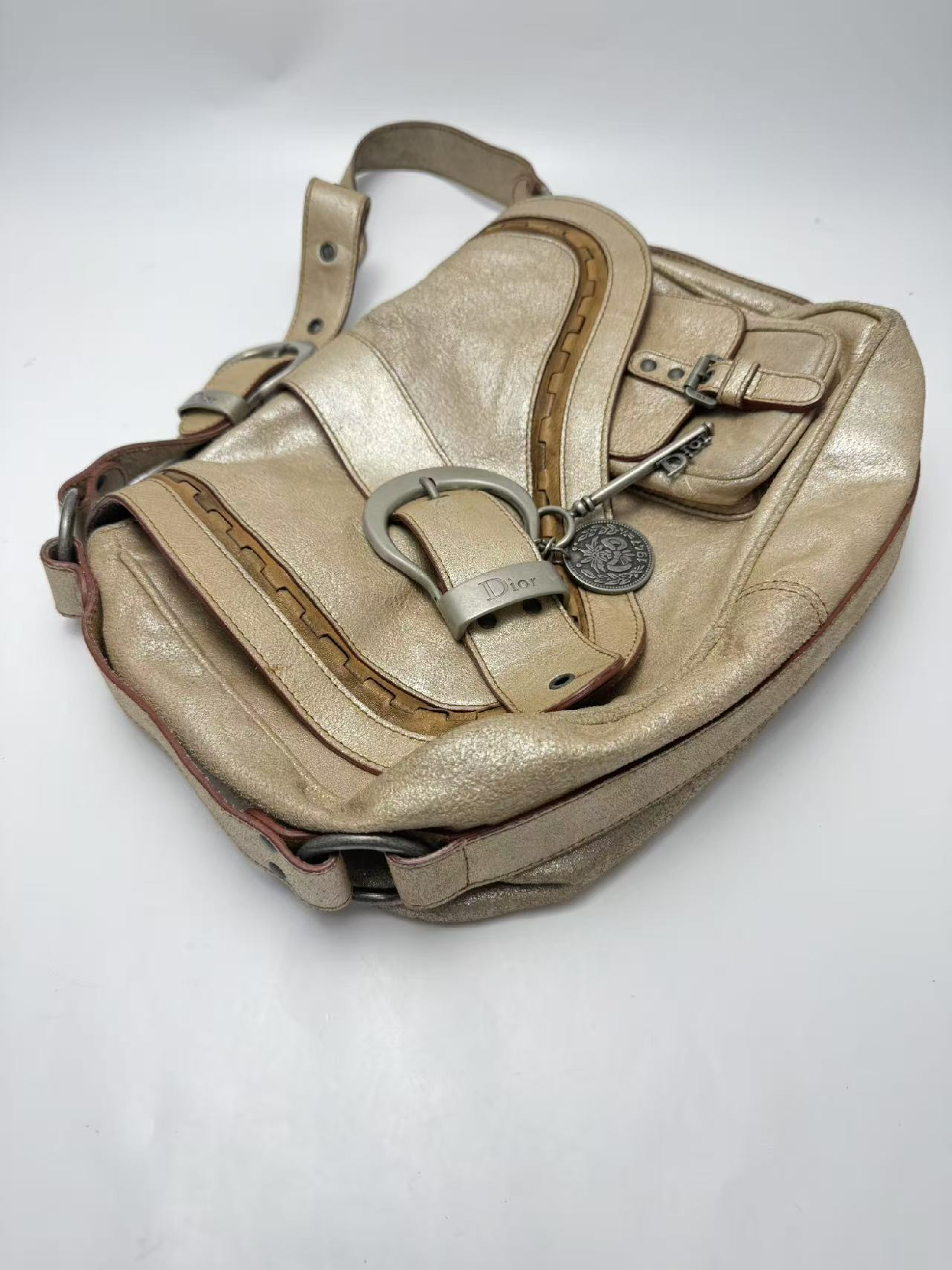 Gaucho Saddle Cowhide Shoulder Bag — view 4
