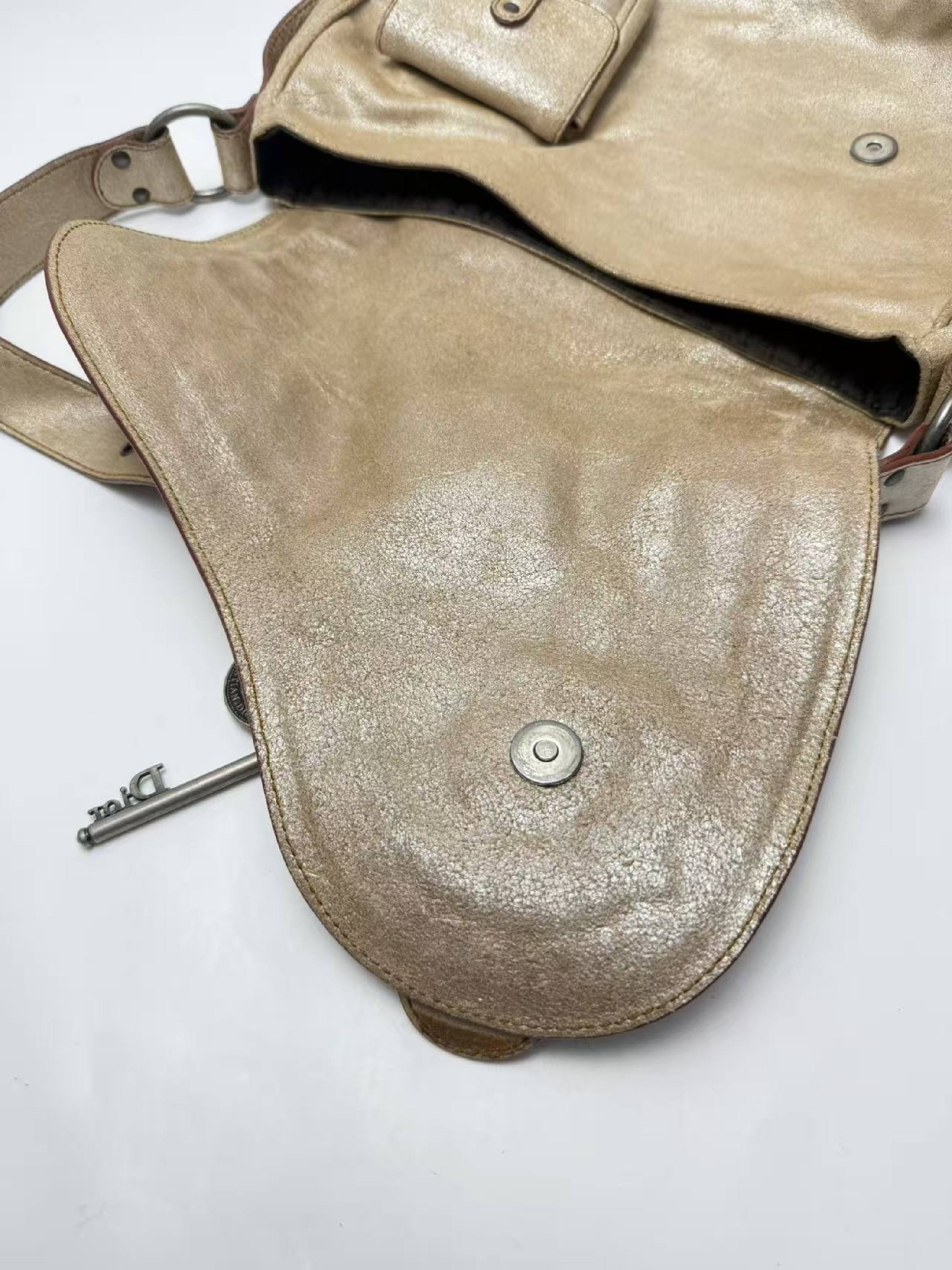Gaucho Saddle Cowhide Shoulder Bag — view 9