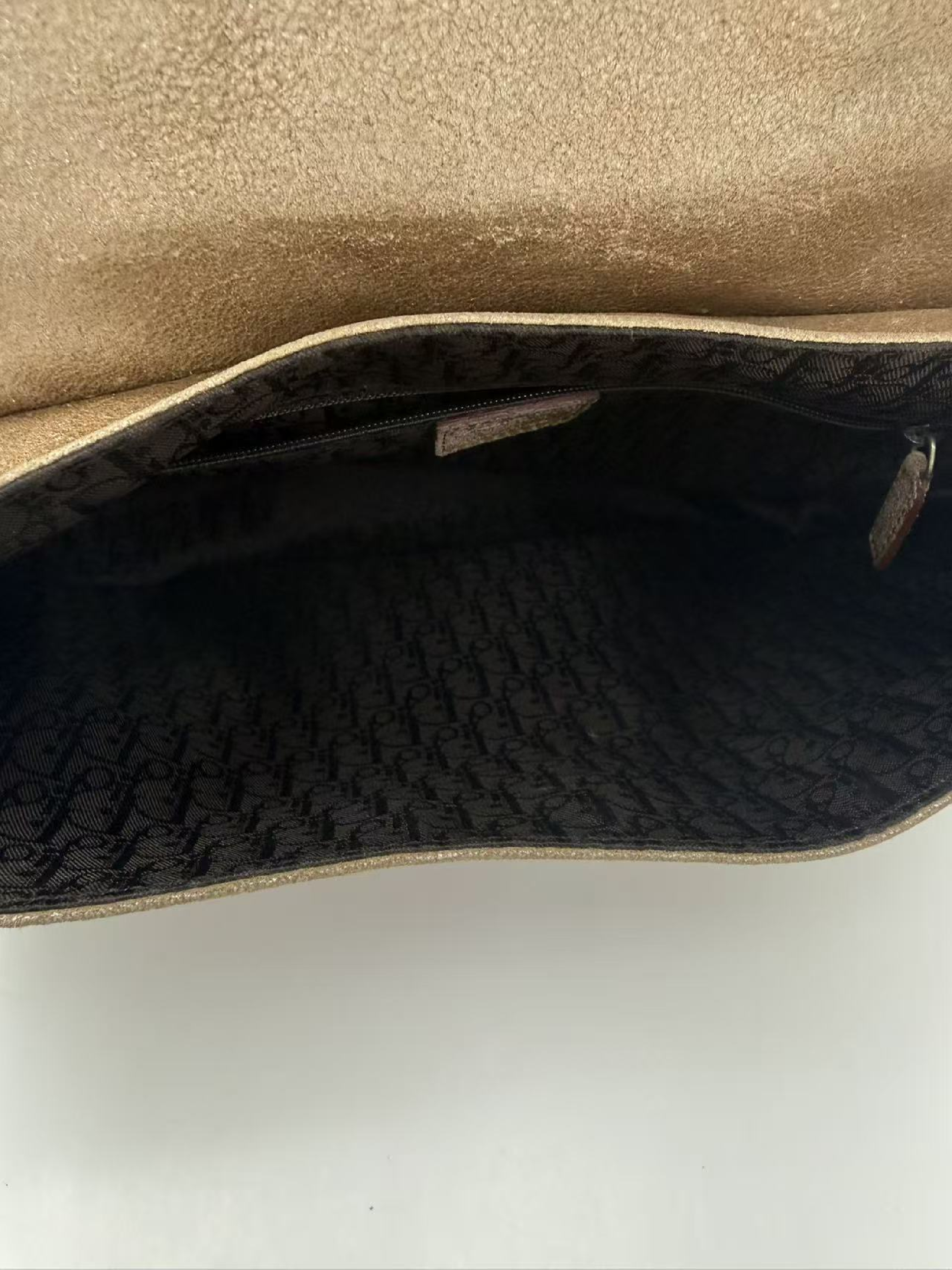 Gaucho Saddle Cowhide Shoulder Bag — view 10