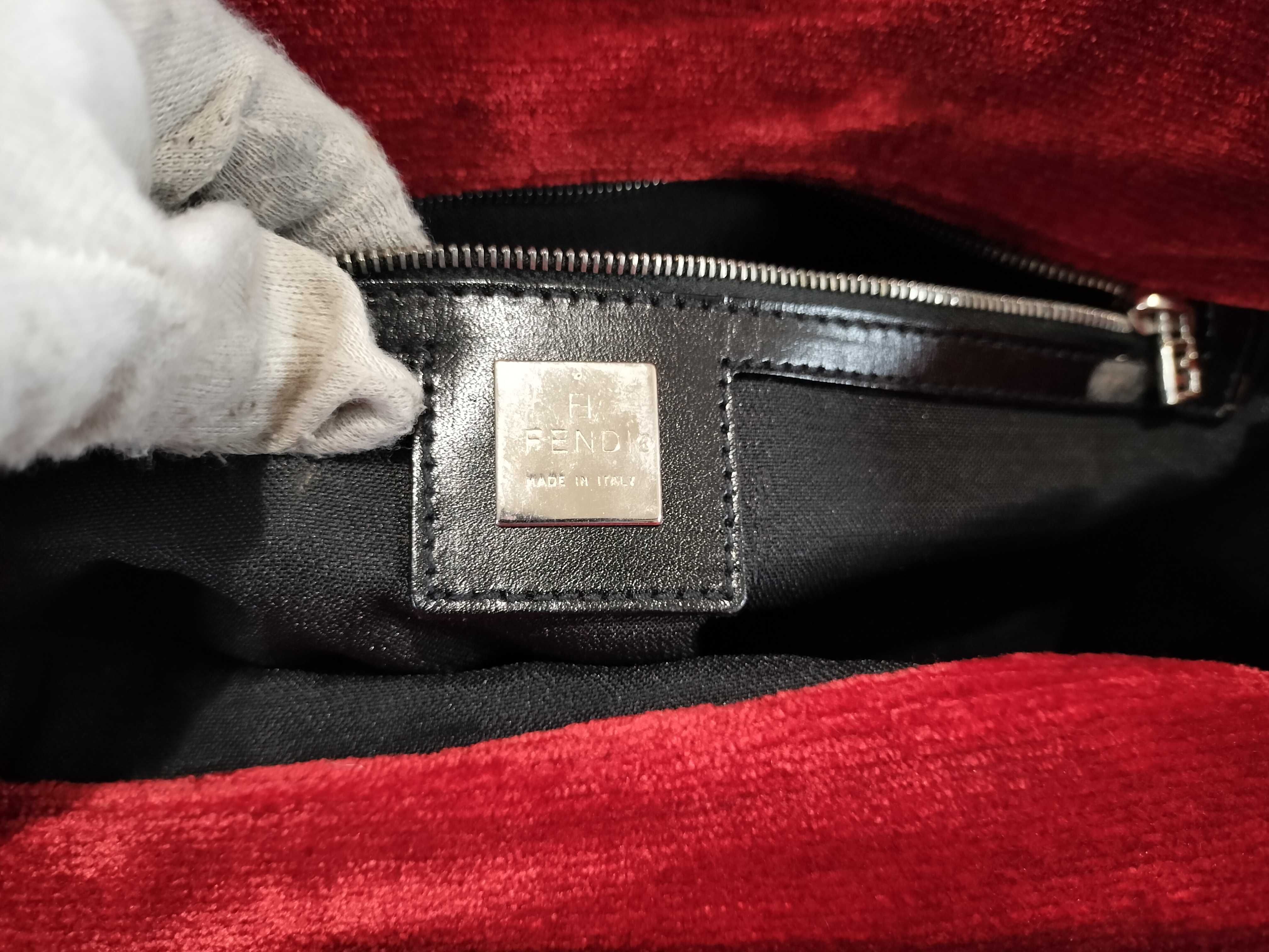 Logo Line Tote Bag / Pile Handbag — view 12