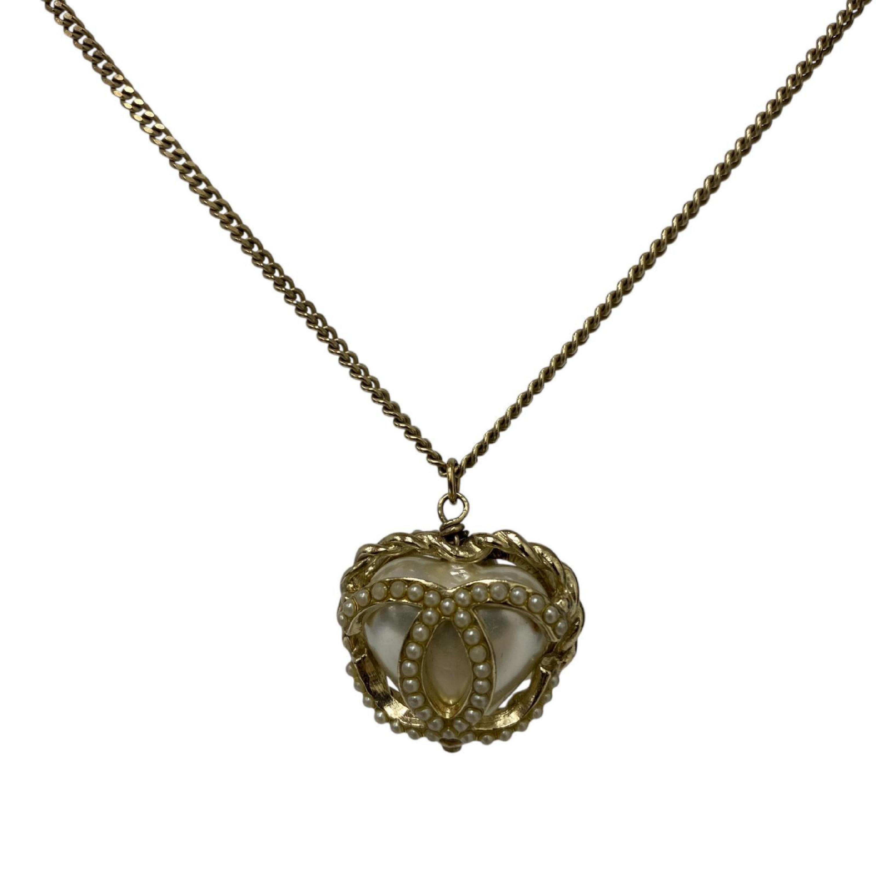 【*Shipped from: Hong Kong*】CHANEL Gold-colored Metal/Faux Pearl Heart Charm Necklace 09C Necklace