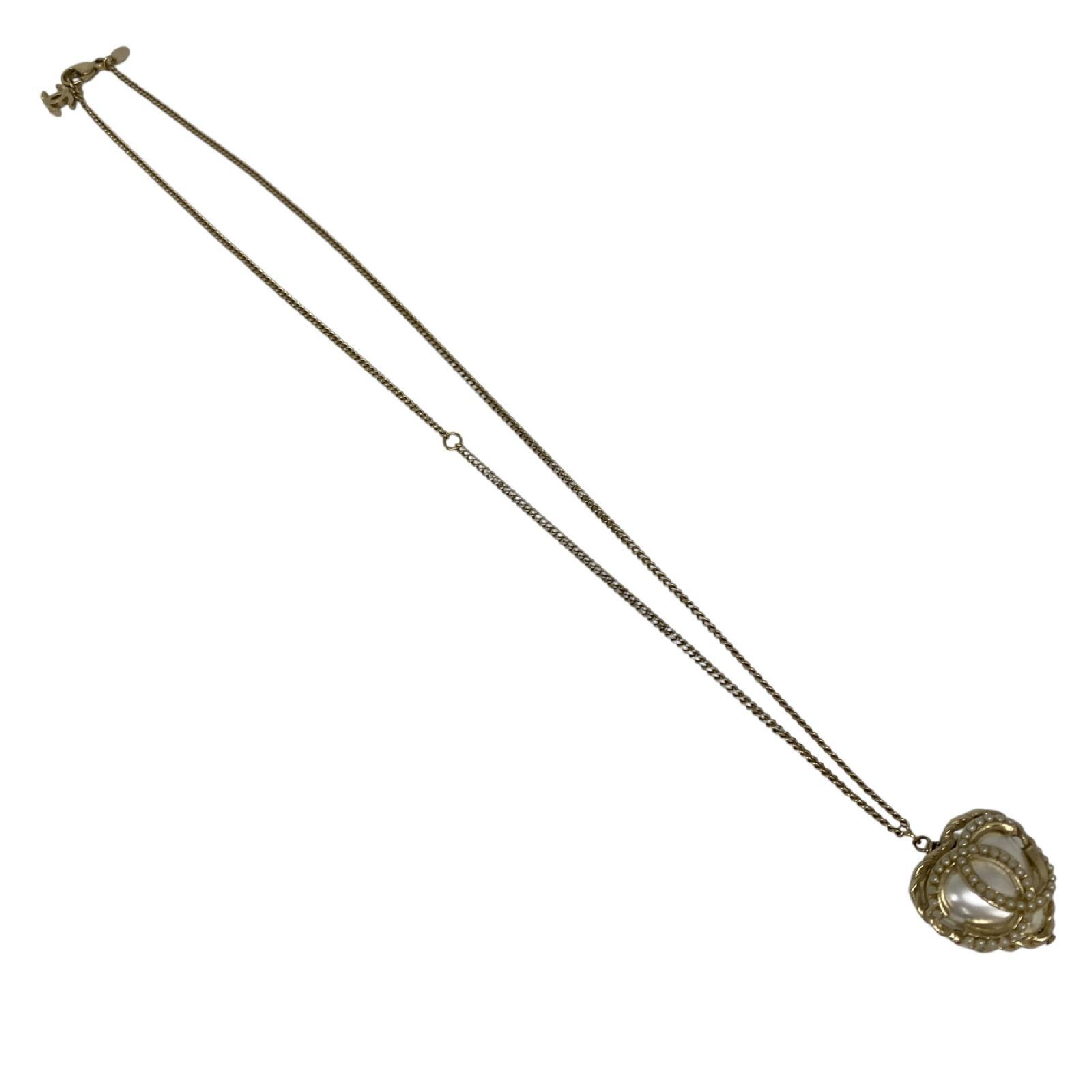 【*Shipped from: Hong Kong*】CHANEL Gold-colored Metal/Faux Pearl Heart Charm Necklace 09C Necklace — view 4