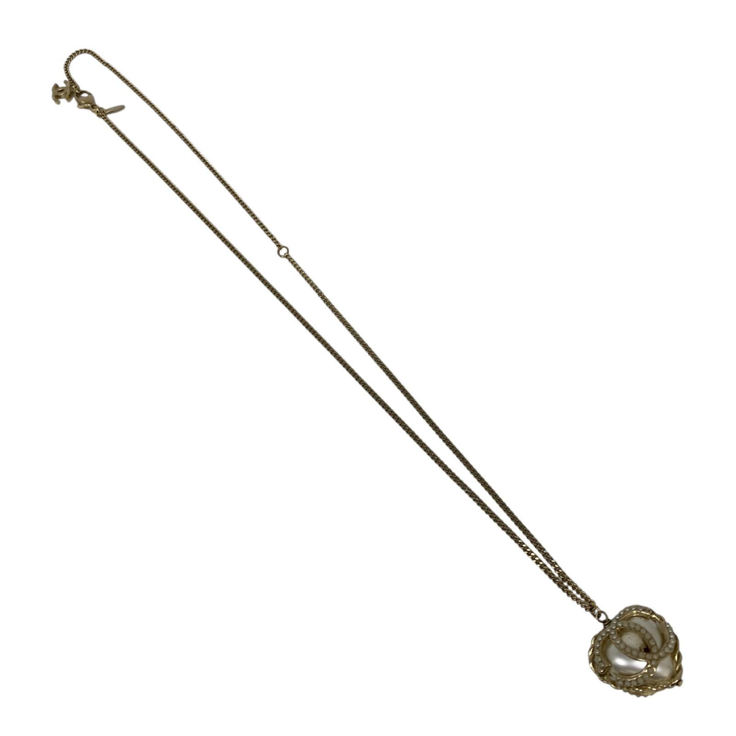 【*Shipped from: Hong Kong*】CHANEL Gold-colored Metal/Faux Pearl Heart Charm Necklace 09C Necklace — view 8