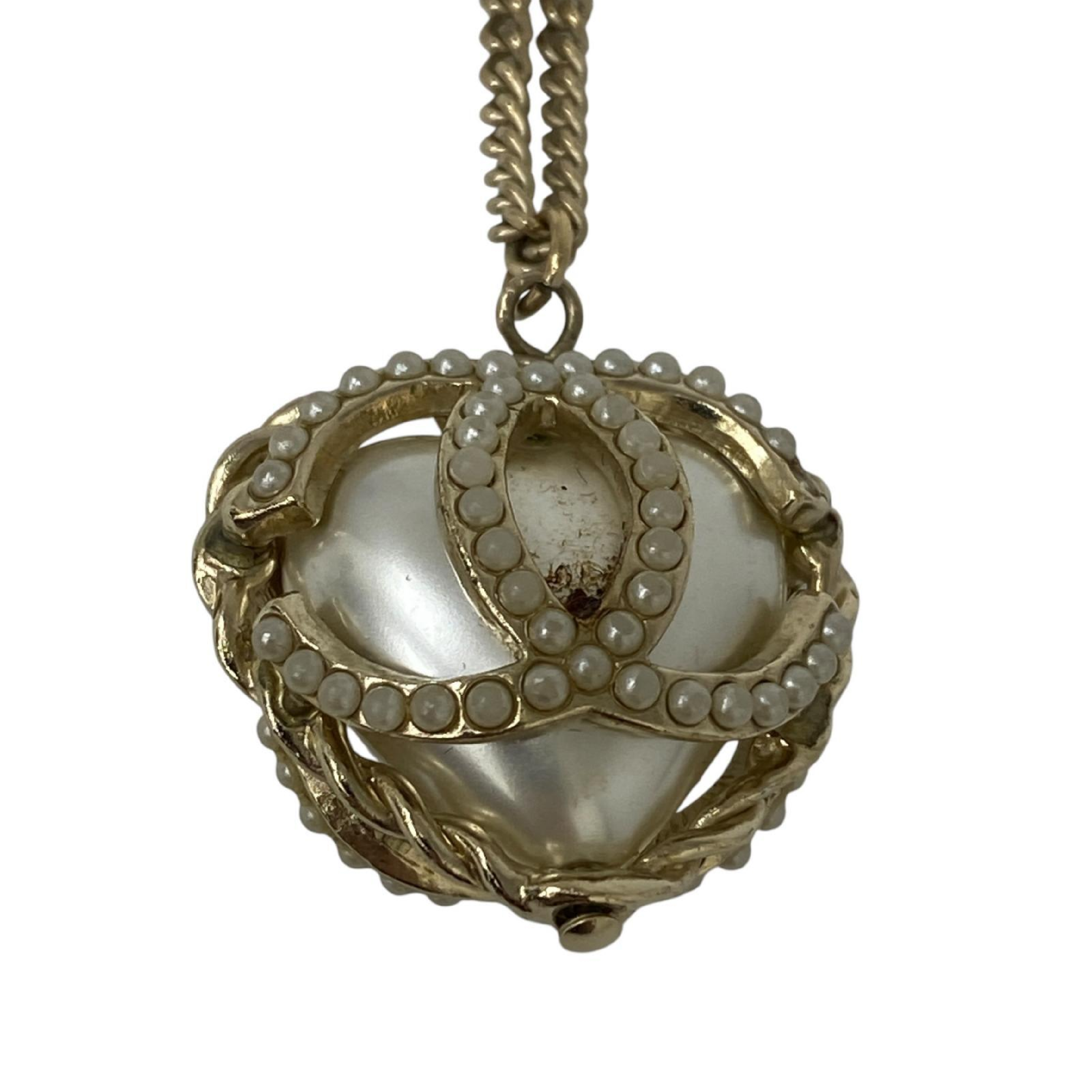 【*Shipped from: Hong Kong*】CHANEL Gold-colored Metal/Faux Pearl Heart Charm Necklace 09C Necklace — view 10