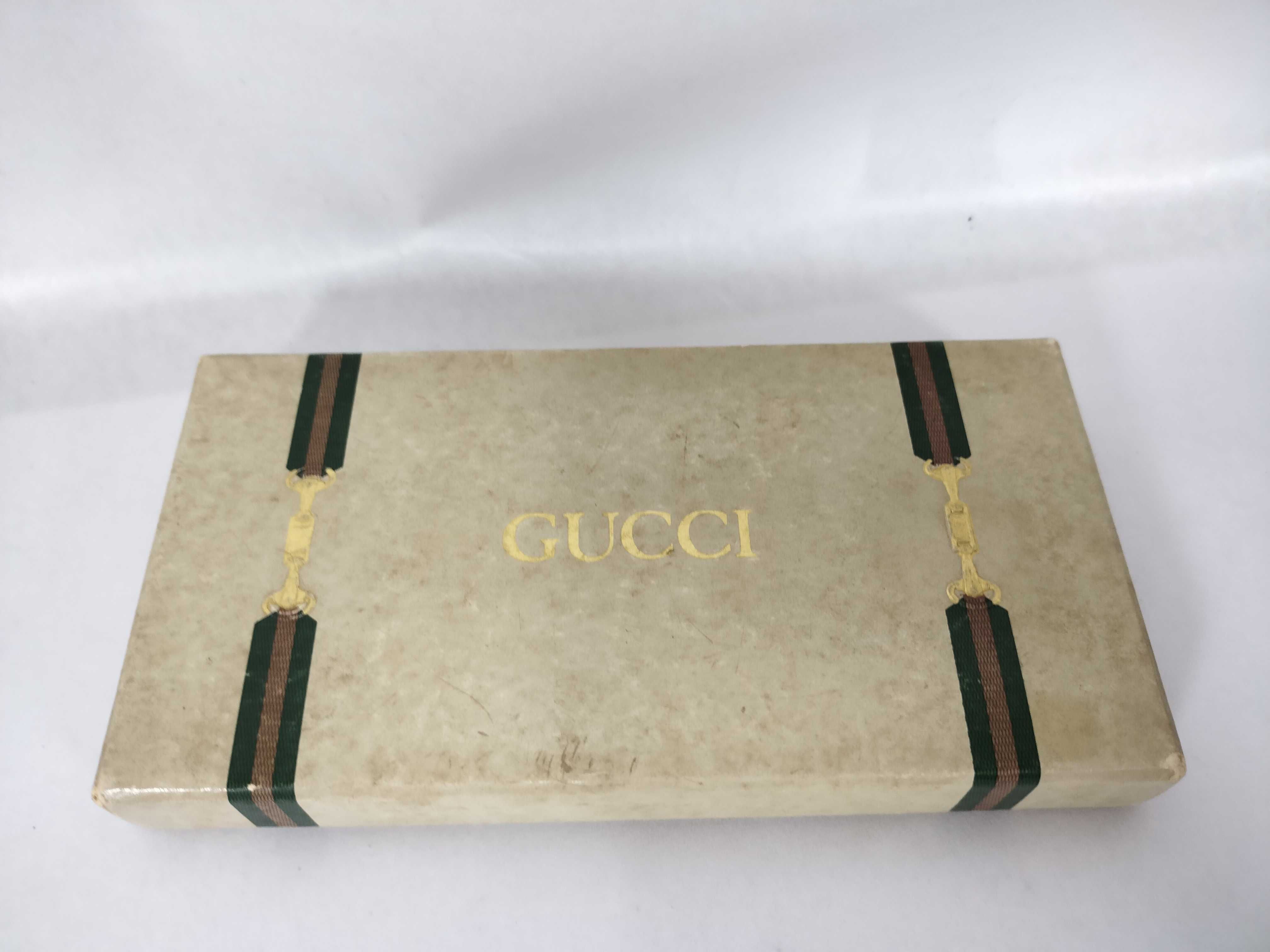 necklace, perfume bottle, and other accessories. — view 11