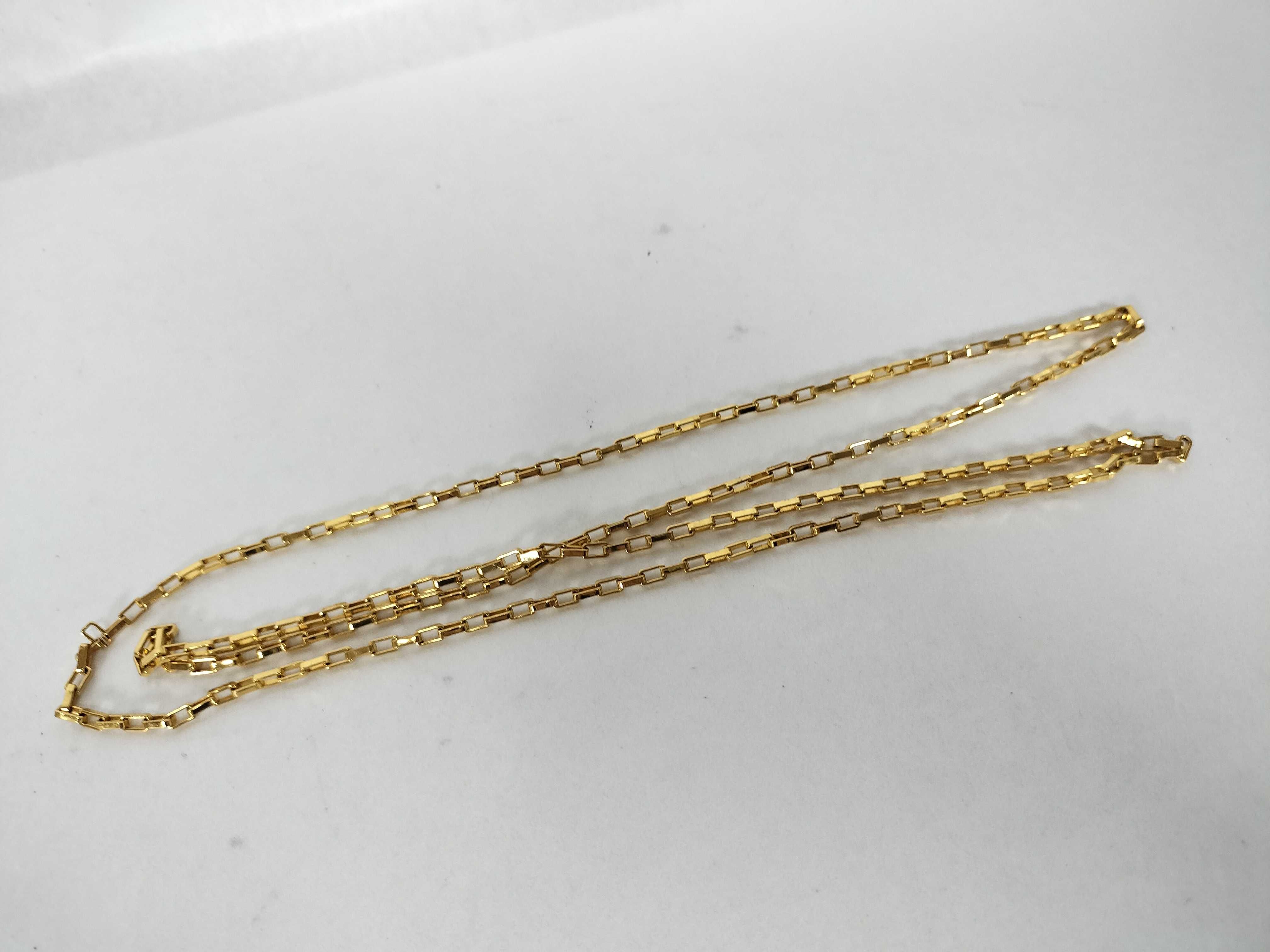 necklace, perfume bottle, and other accessories. — view 9