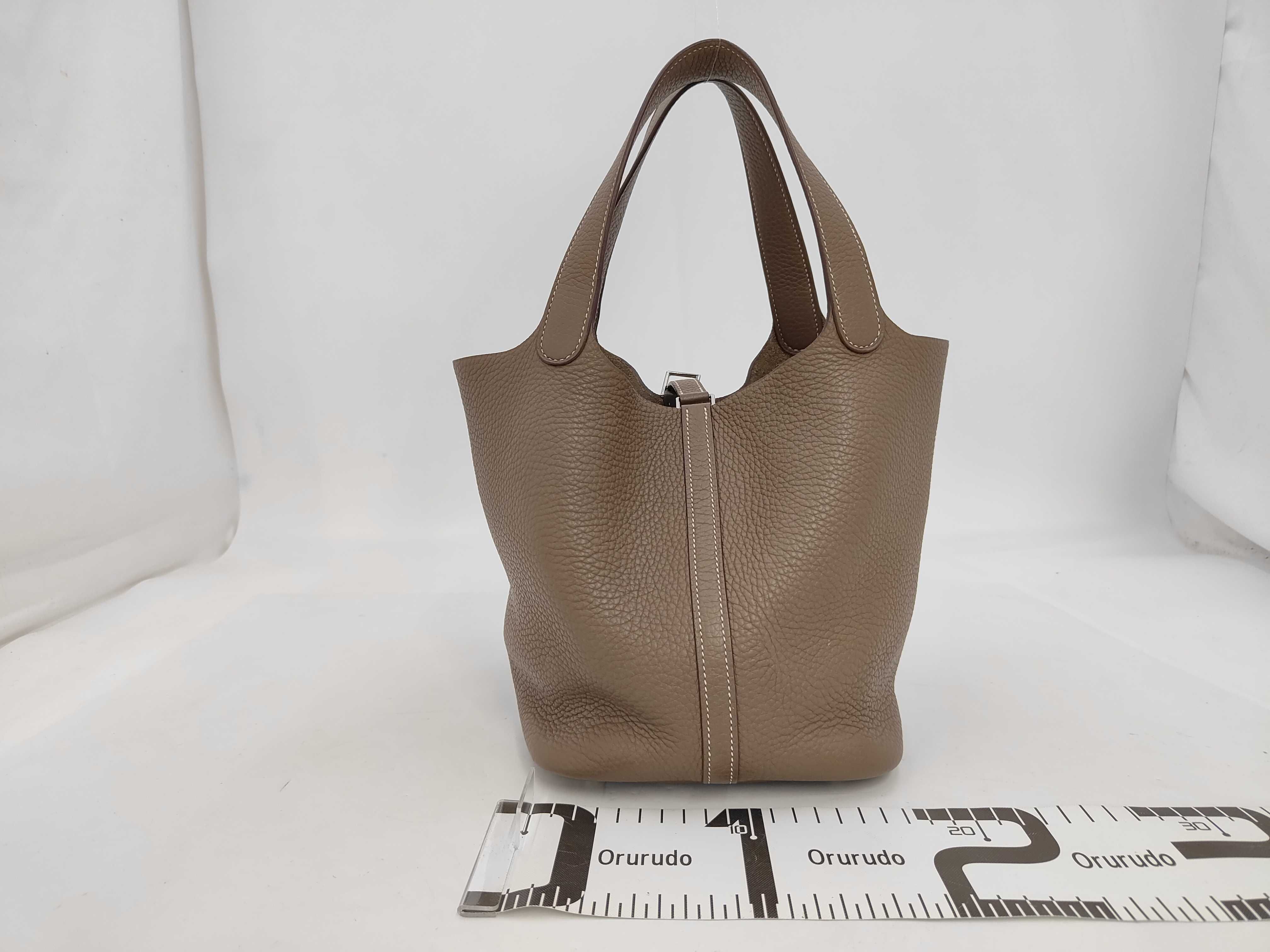 Picotin Lock 22 MM Taurillon Clemence Etoupe Silver Hardware Y:2020 Handbag — view 2