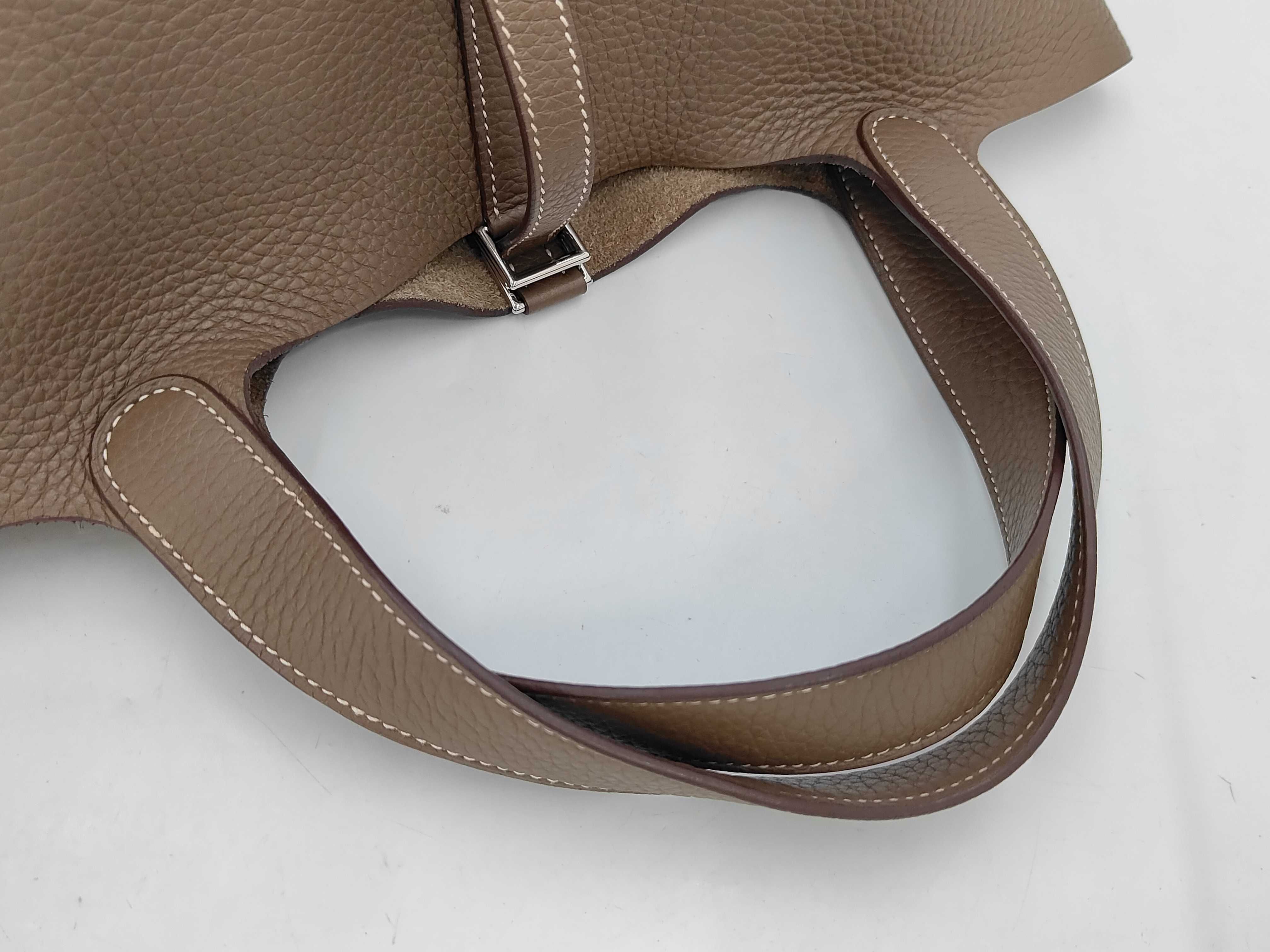 Picotin Lock 22 MM Taurillon Clemence Etoupe Silver Hardware Y:2020 Handbag — view 3